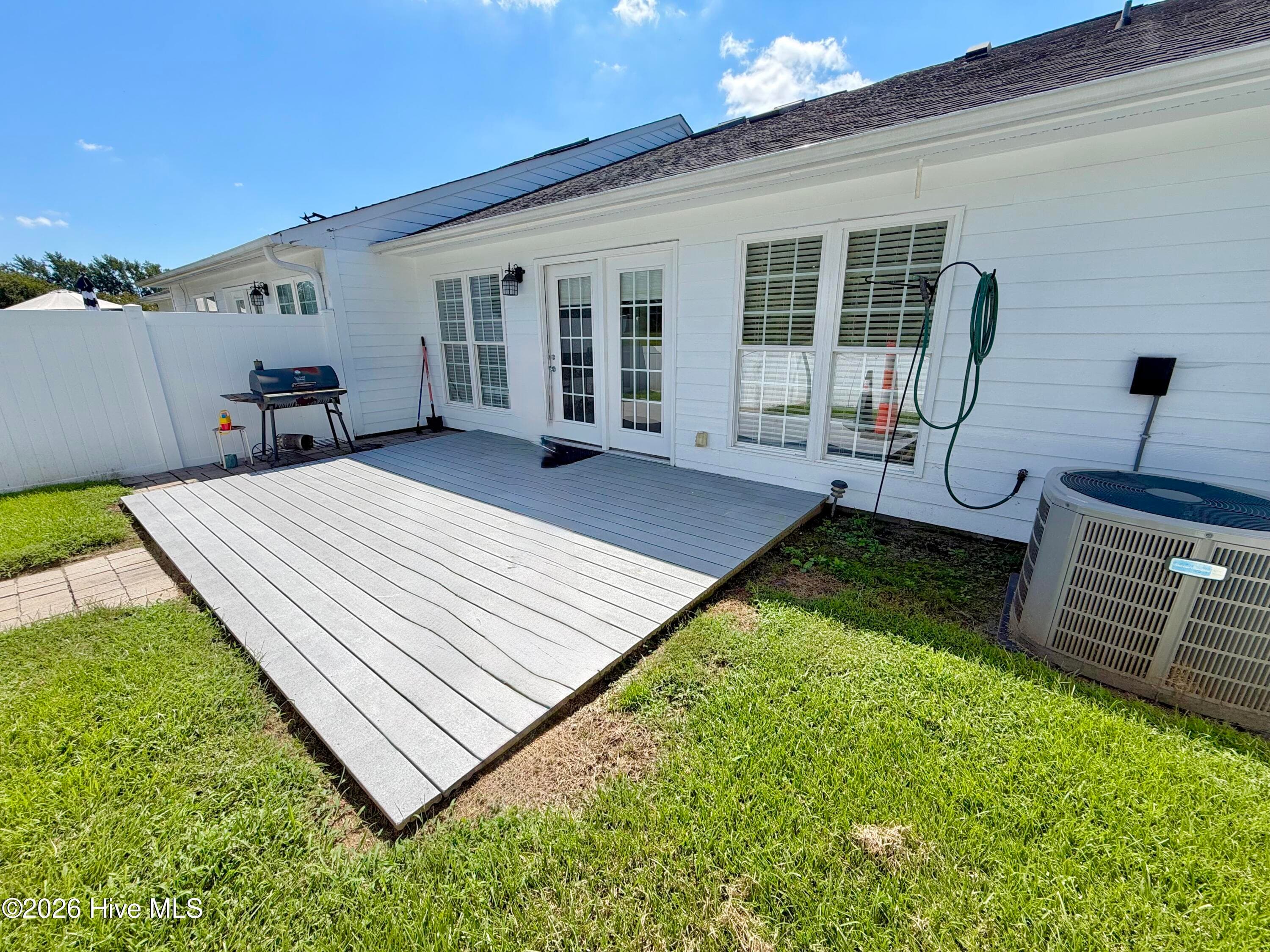 Townhouse at 3105 Fox Run Drive, Kinston, NC 28504, photo 4 of 5