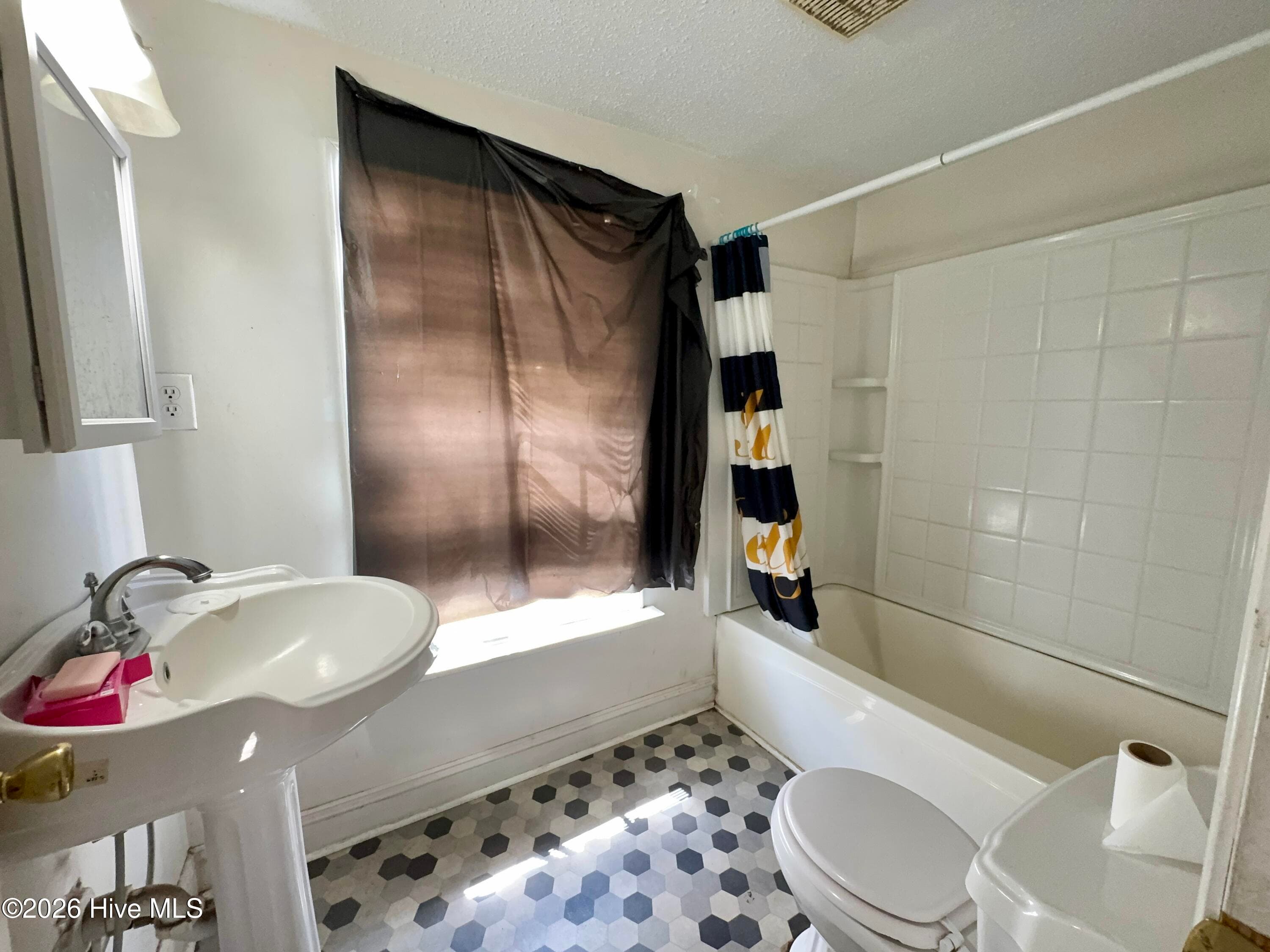 2nd floor bathroom - 203 King Street, Hertford, NC 27944