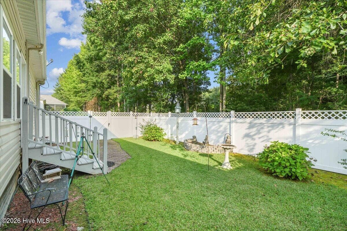 Townhouse at 208 Commonsgate Drive, Goldsboro, NC 27530, photo 10 of 33