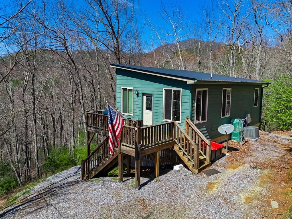 Single Family Residence at 285 Peachtree Mtn Est Road, Murphy, NC 28906, photo 70 of 82