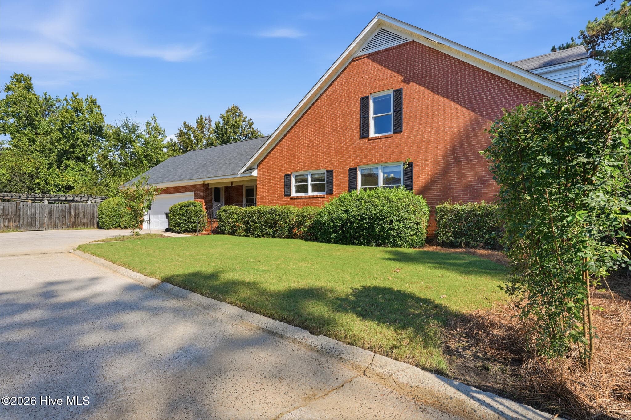 Single Family Residence at 3139 W Lake Forest Drive, Augusta, GA 30909, photo 8 of 57