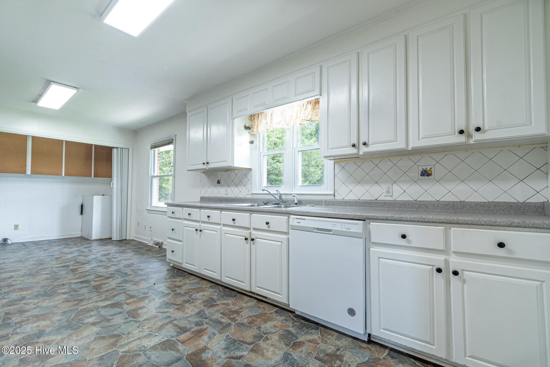 Single Family Residence at 6778 Albert Street, Dublin, NC 28332, photo 7 of 31