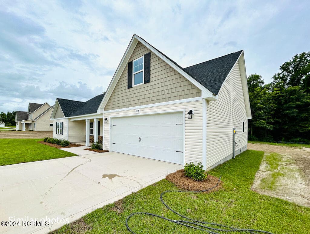 Single Family Residence at 511 Large Oak Drive, Hubert, NC 28539, photo 5 of 55