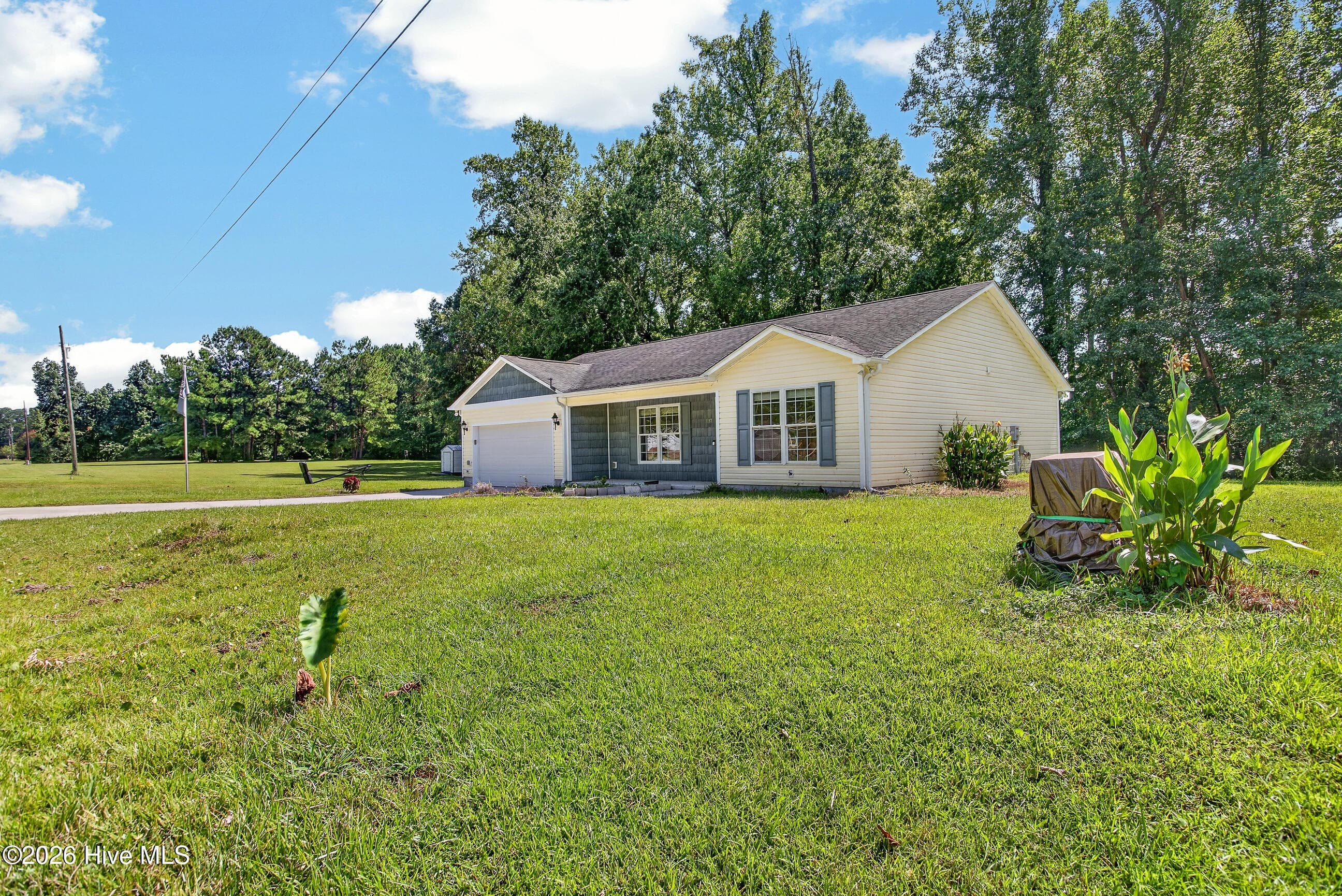 Single Family Residence at 137 Mccoy Lane, Jacksonville, NC 28546, photo 2 of 22