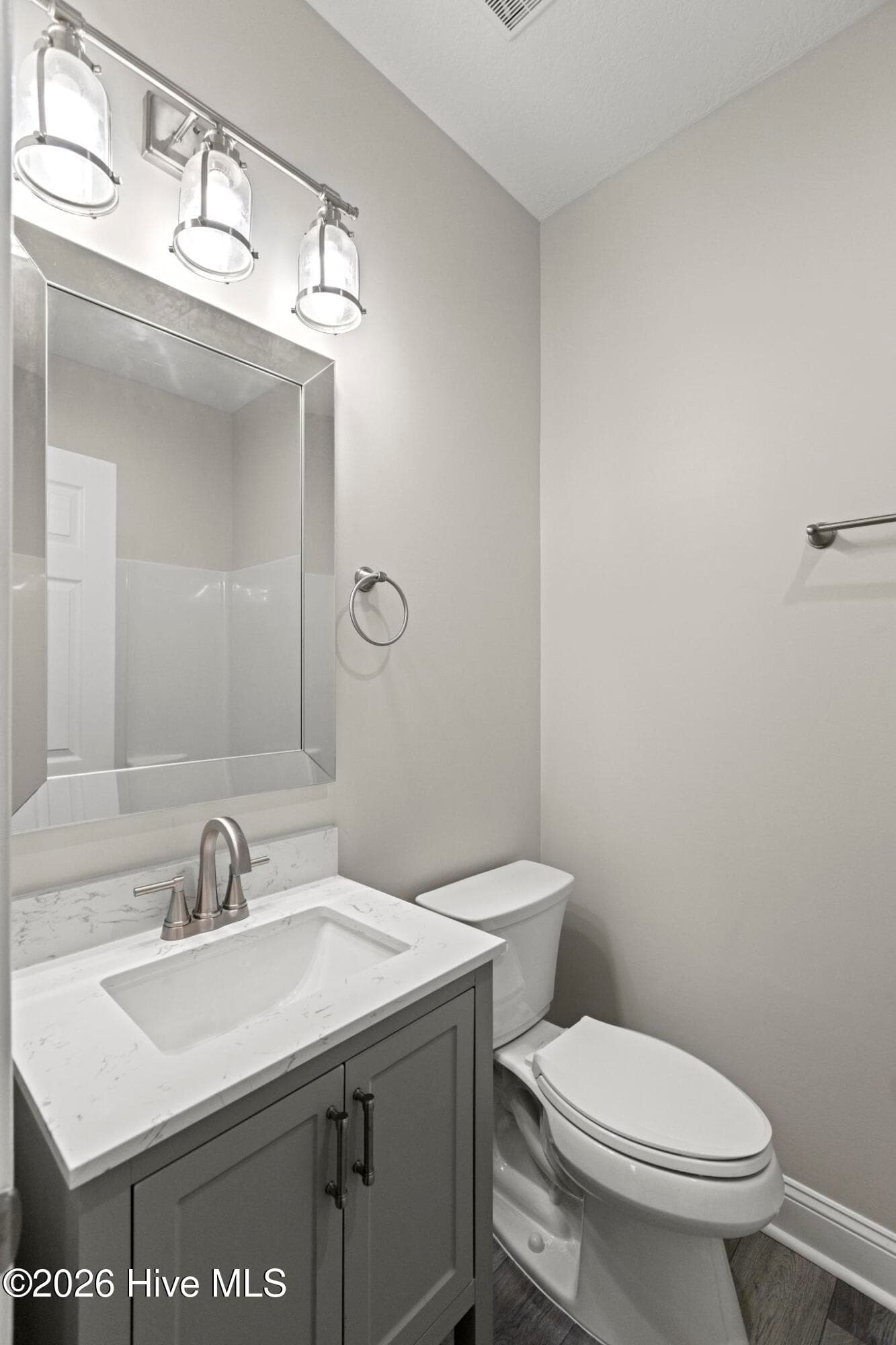 main floor full bathroom - 401 King Richard Court, Jacksonville, NC 28546