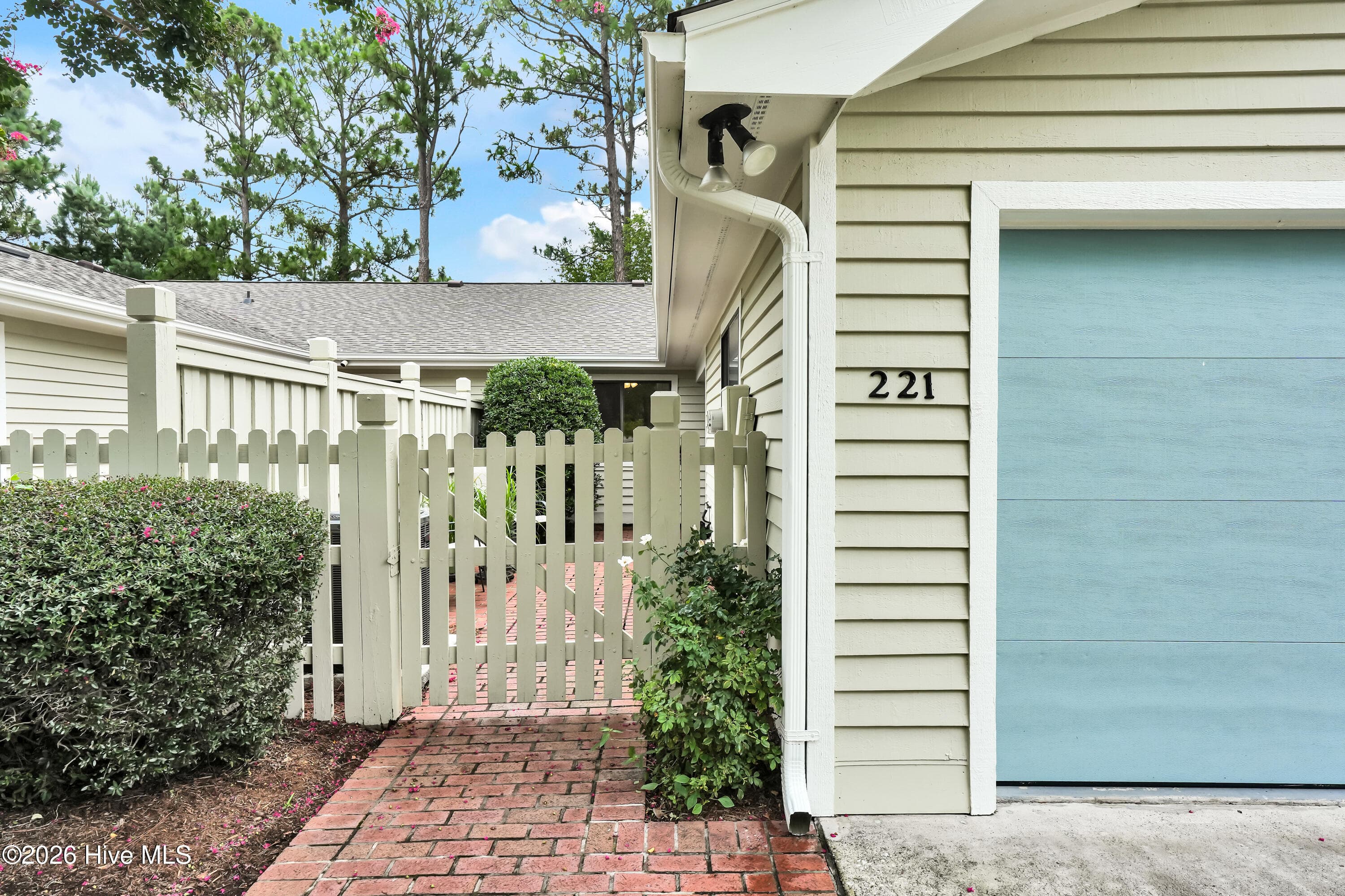 Townhouse at 221 Inland Greens Circle, Wilmington, NC 28405, photo 2 of 44