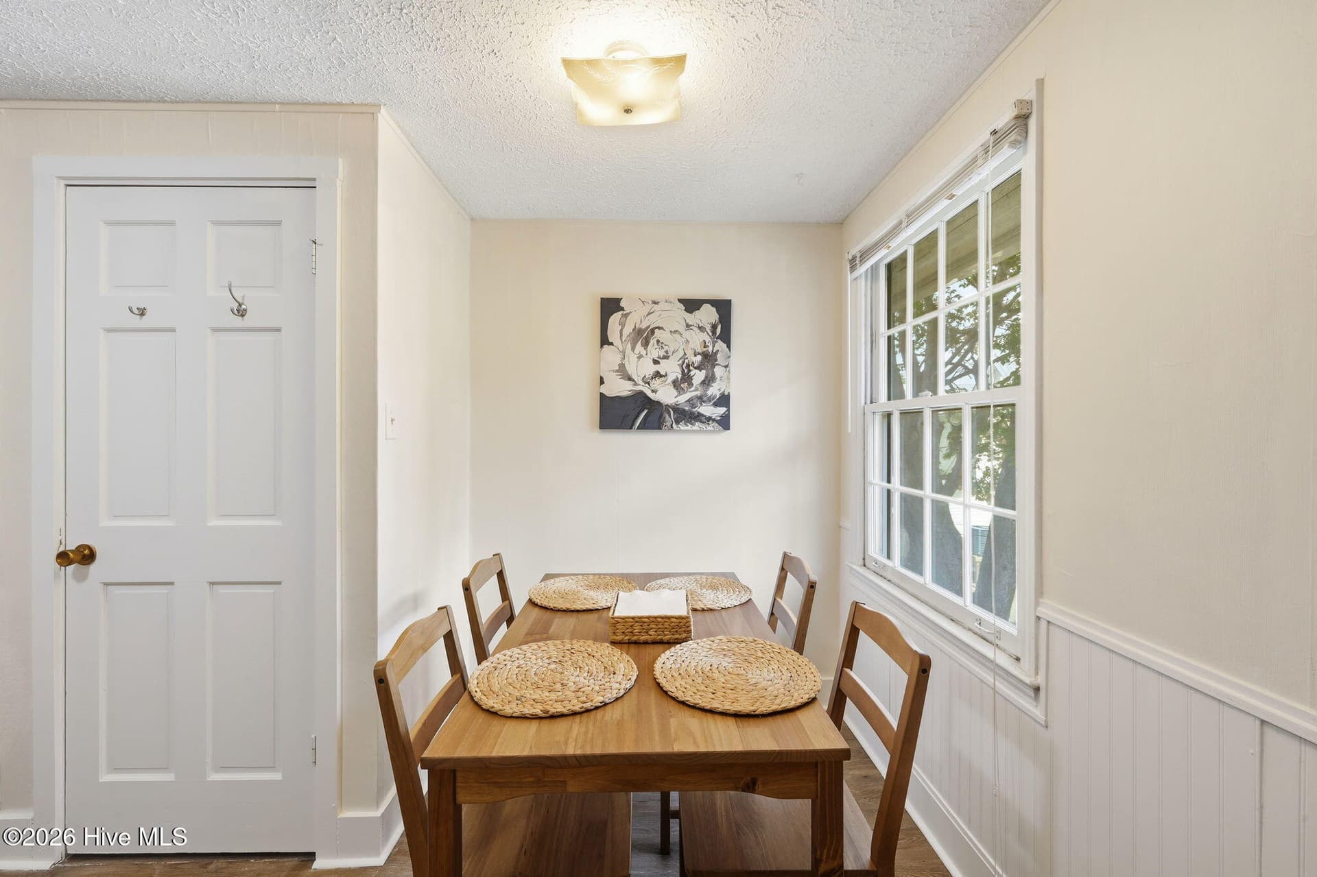 Dining - 328 River Walk, New Bern, NC 28560
