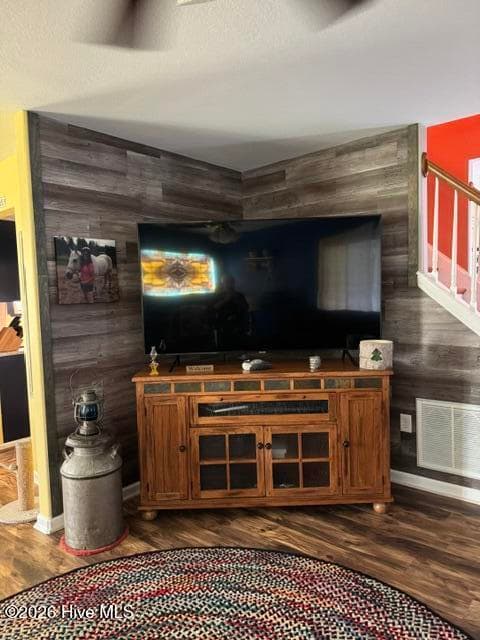 Living room - 4131 N Nc 118 Highway, Grifton, NC 28530