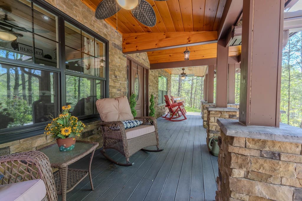 Residential at 190 Galloway Drive, Hayesville, NC 28904, photo 6 of 37