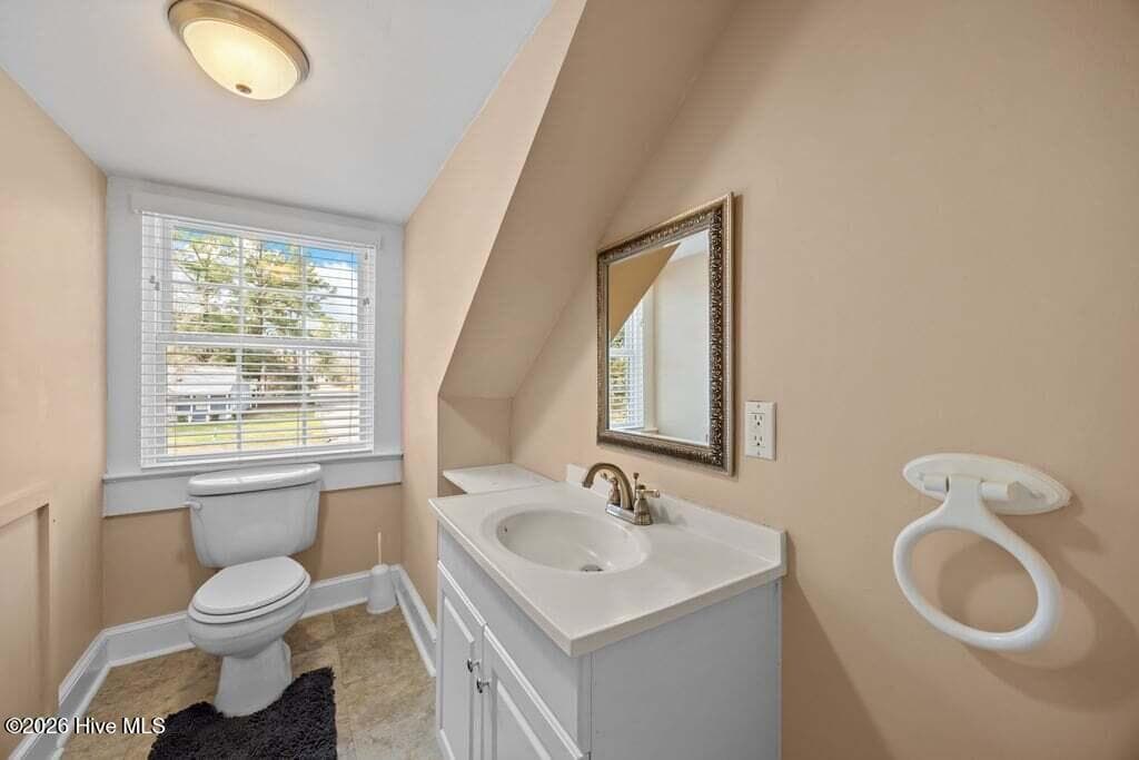 UPSTAIRS BATHROOM - 1307 N Respess Street, Washington, NC 27889