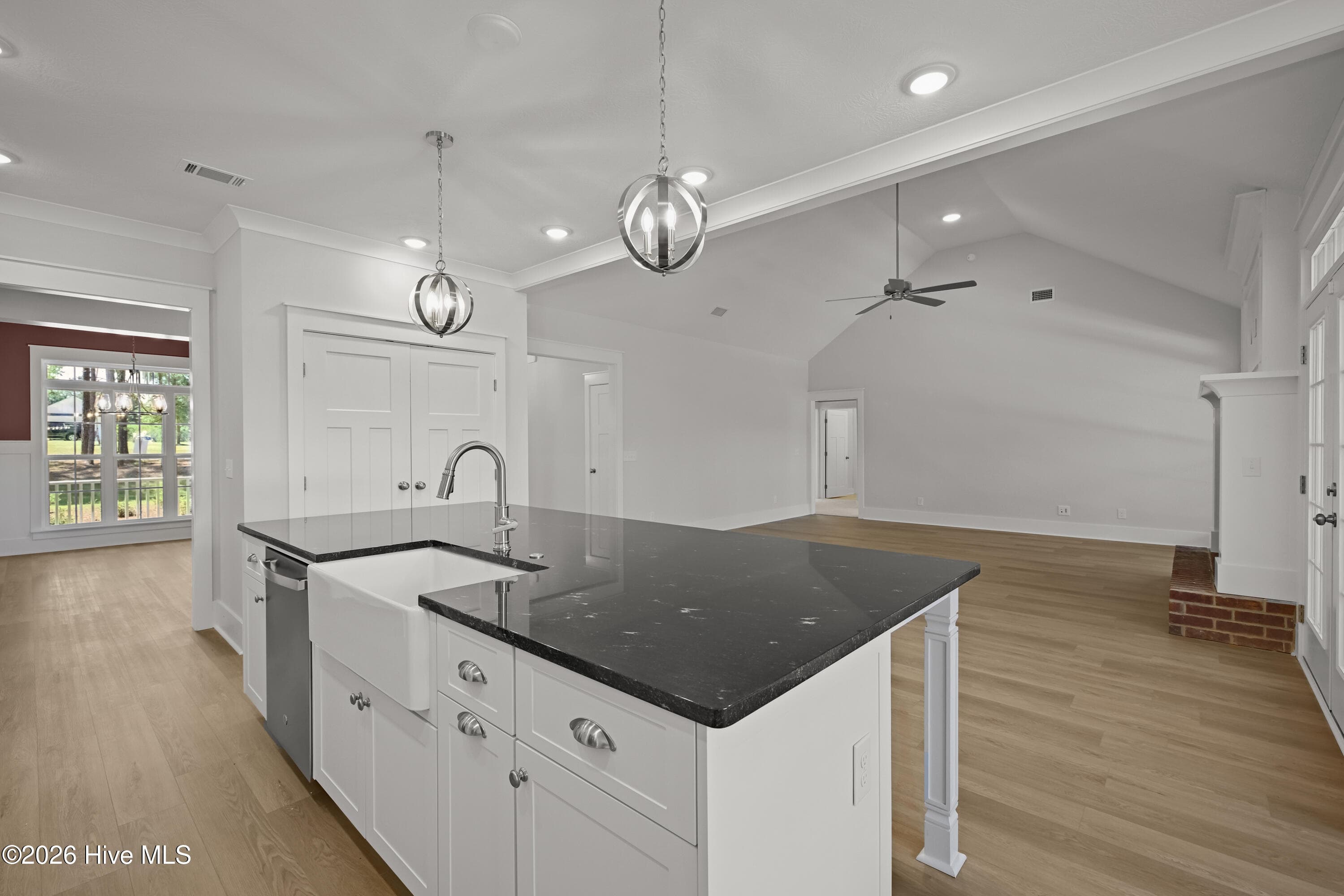 Farmhouse sink - 1096 Bellingham Drive, Beech Island, SC 29842