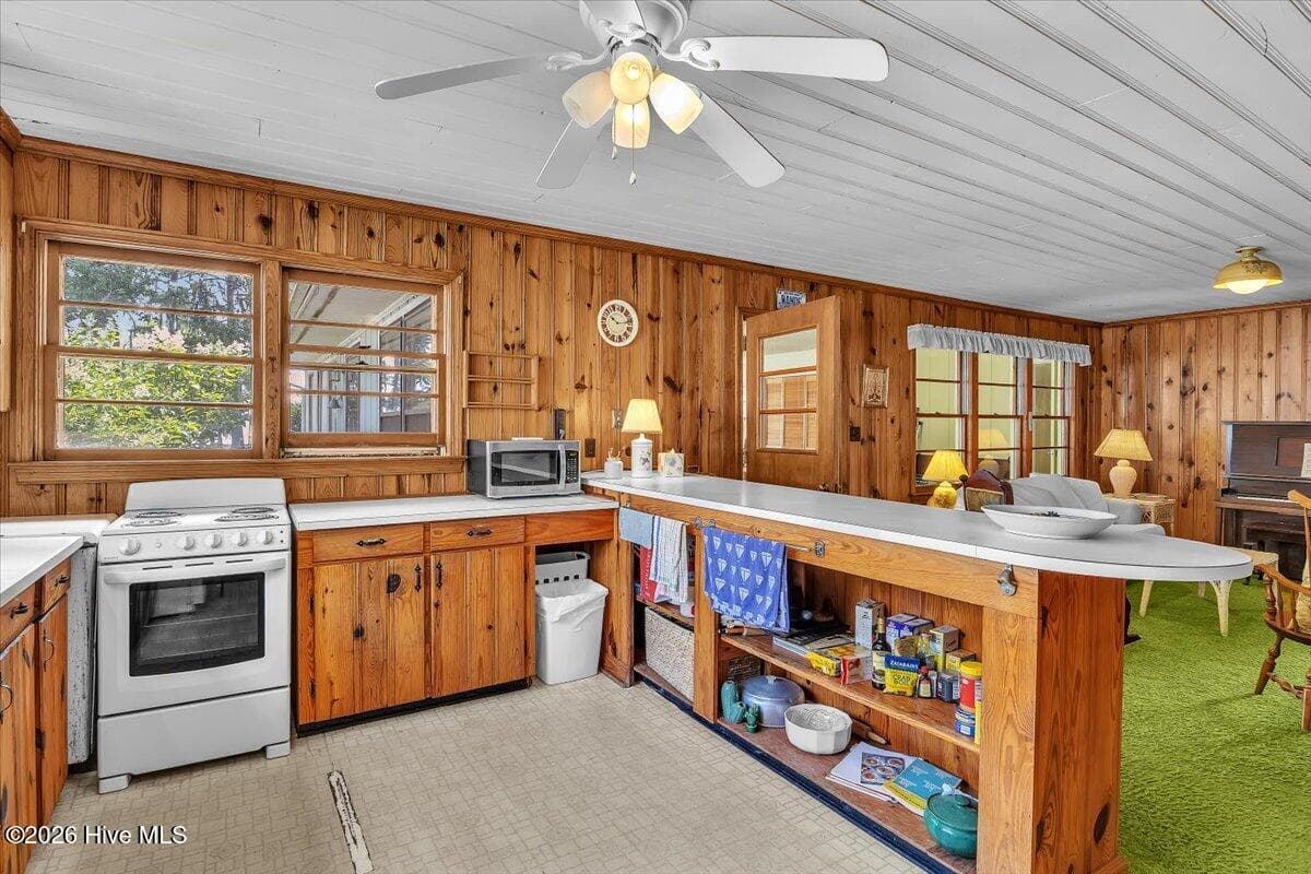 Single Family Residence at 113 Clinton Road, Elizabethtown, NC 28337, photo 41 of 53