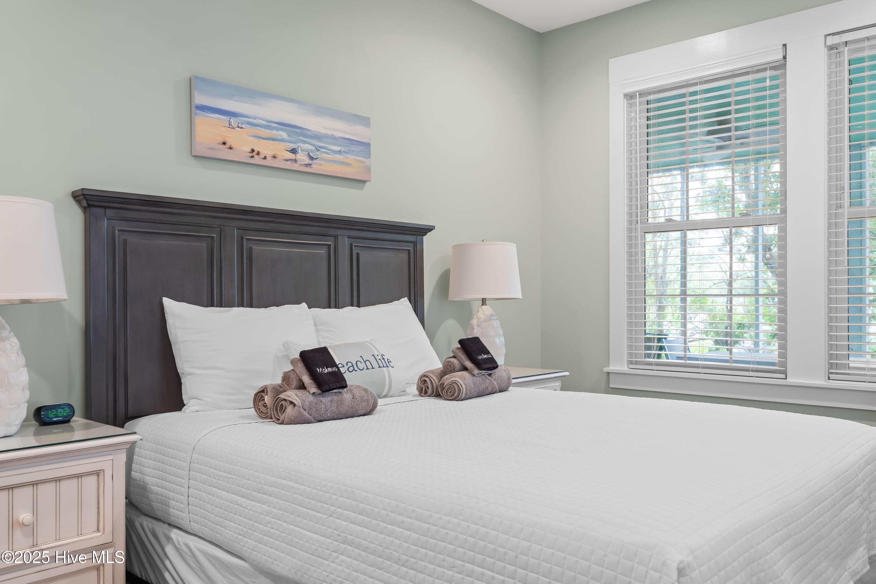 Single Family Residence at 320 Governor Safford Lane, Emerald Isle, NC 28594, photo 22 of 90