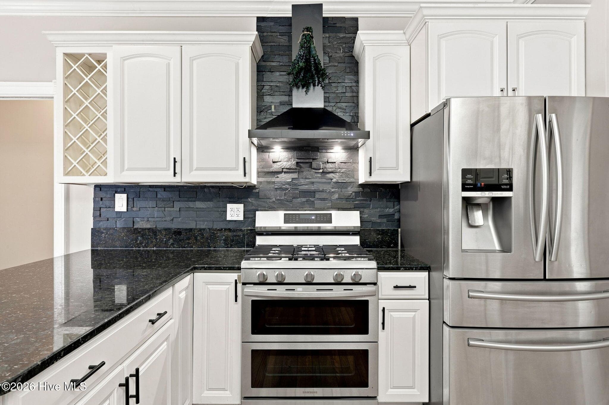 Vented gas range and refrigerator - 407 Rustic Court, Pollocksville, NC 28573