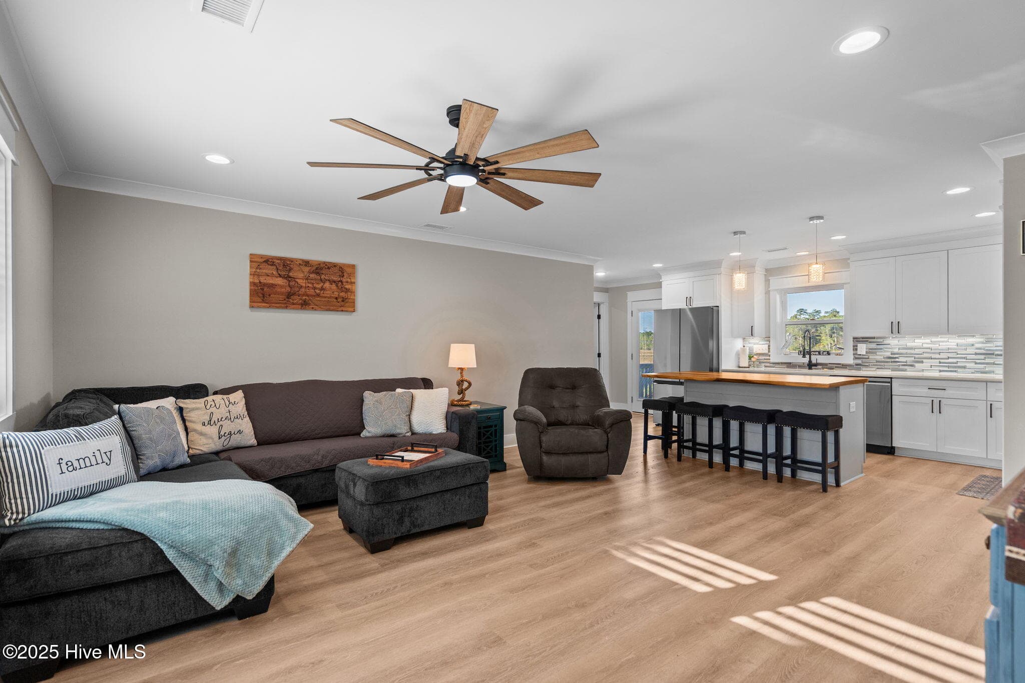 ENTRY INTO LIVING ROOM - 2037 Oxpen Road SW, Supply, NC 28462
