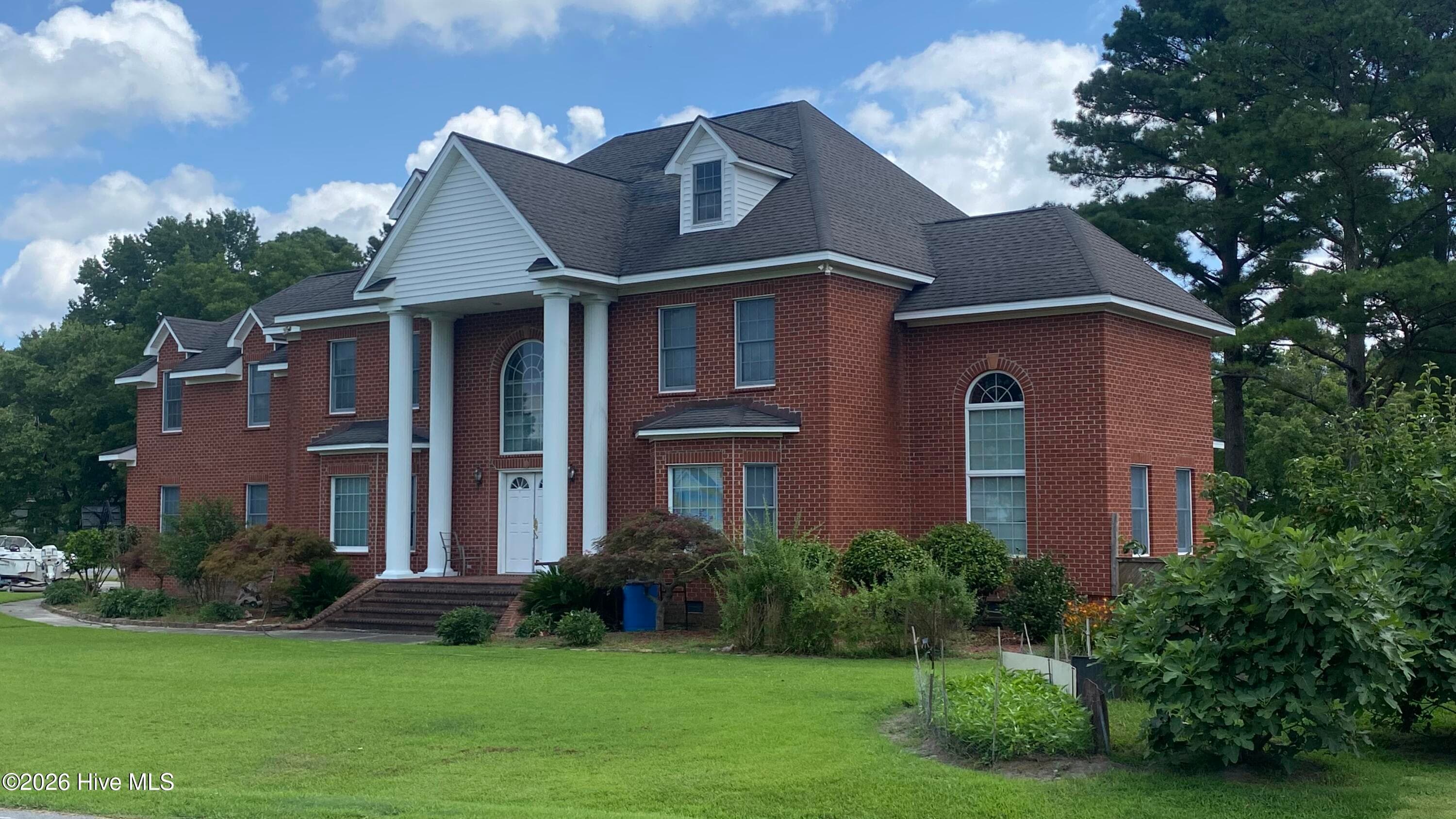 Single Family Residence at 1181 Cedar Hill Drive, Williamston, NC 27892, photo 4 of 5
