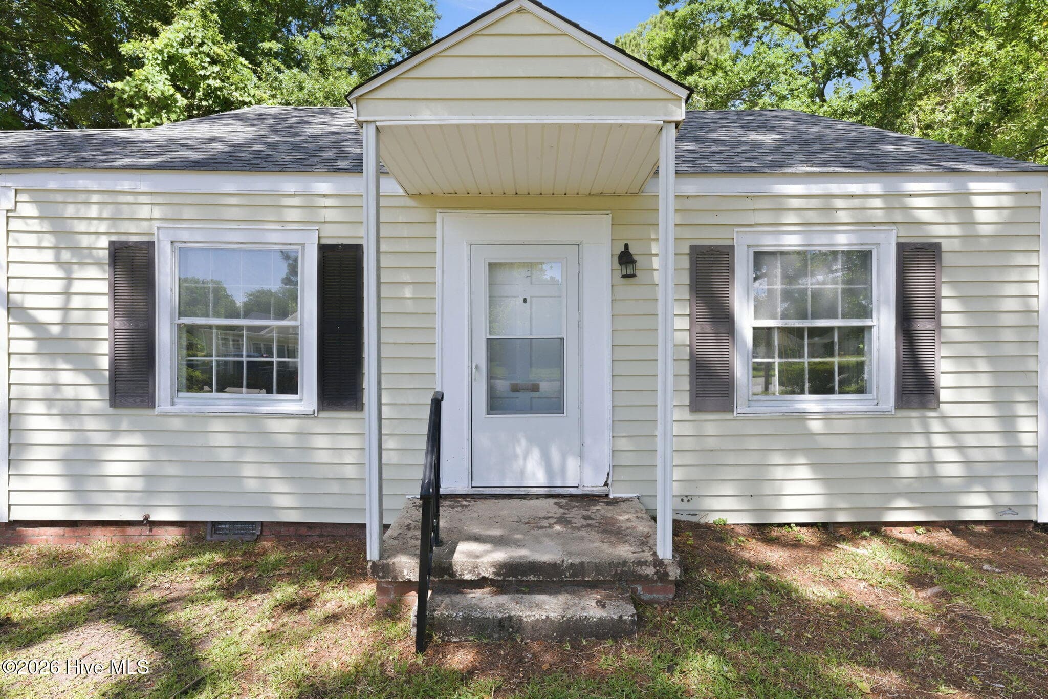 Single Family Residence at 1610 Queen Anne Lane, New Bern, NC 28560, New Bern, photo 2 of 35