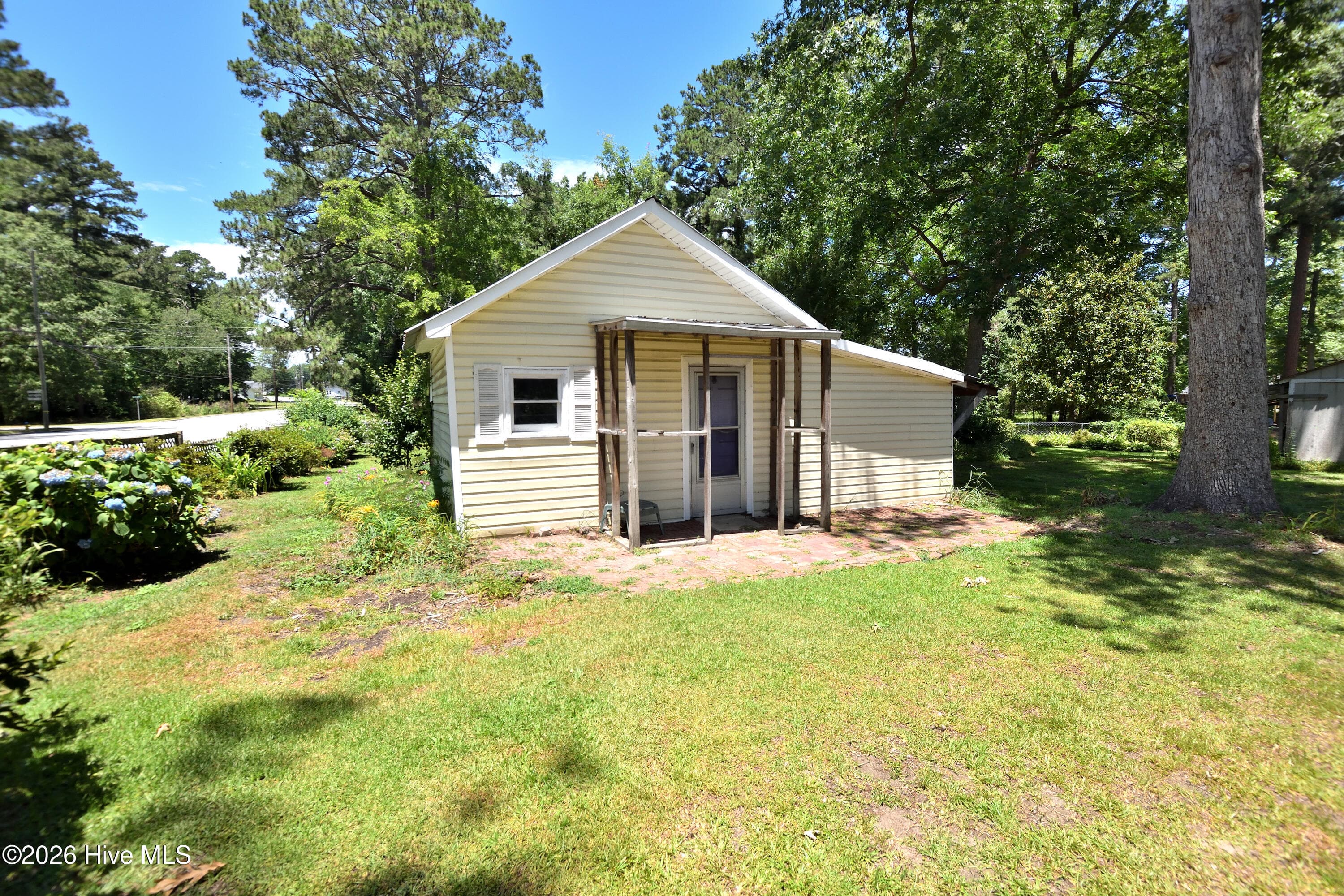 Single Family Residence at 101 N 7th Street, Pinetops, NC 27864, photo 2 of 2