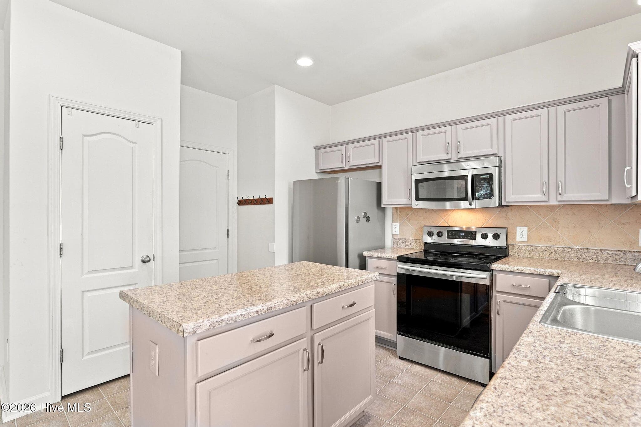 Single Family Residence at 133 Star Court, Aberdeen, NC 28315, photo 2 of 3
