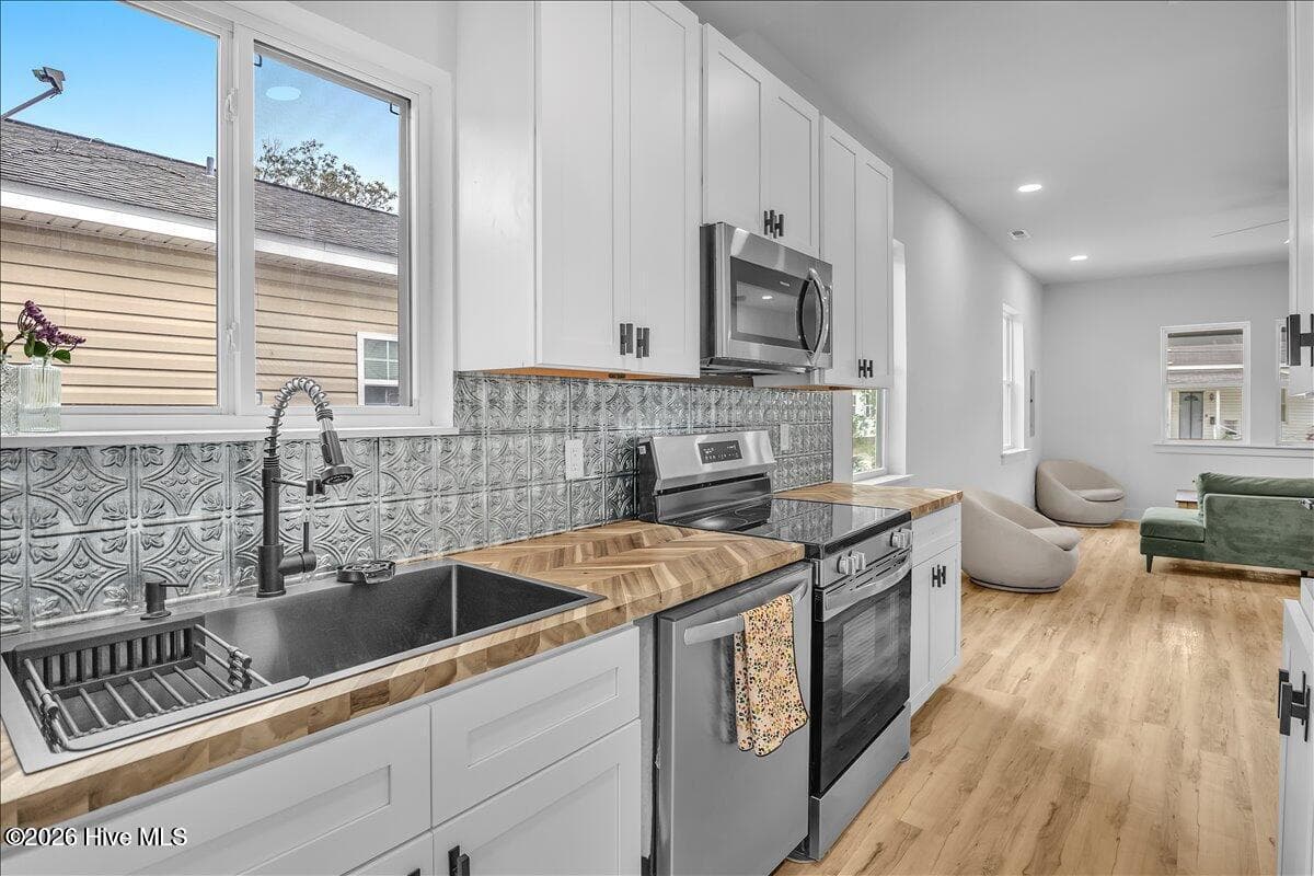 Single Family Residence at 1109 Dock Street, Wilmington, NC 28401, photo 18 of 24