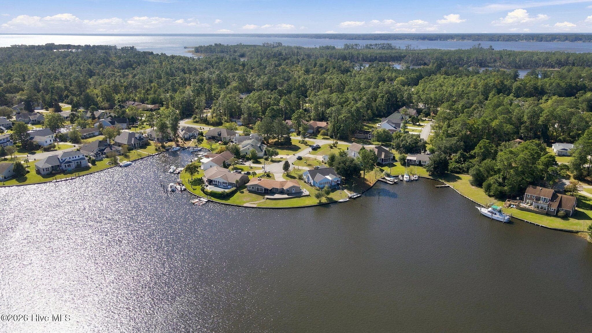 Single Family Residence at 905 Grenada Court, New Bern, NC 28560, photo 16 of 21