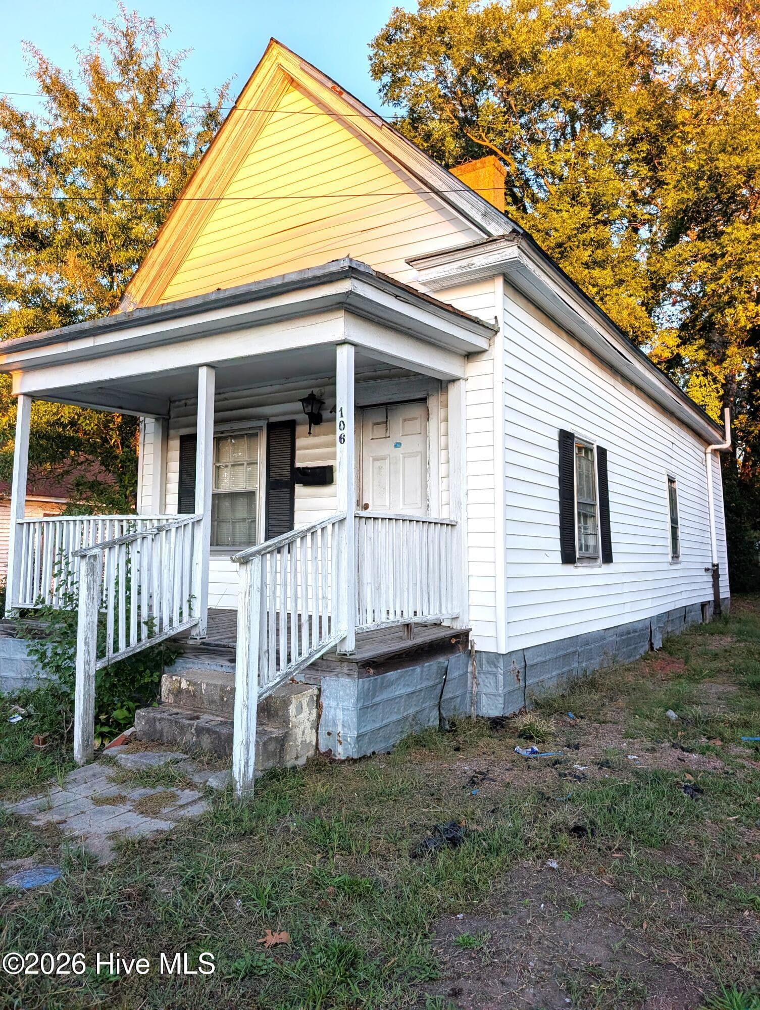 Single Family Residence at 106 Ash Street E, Wilson, NC 27893, photo 3 of 11