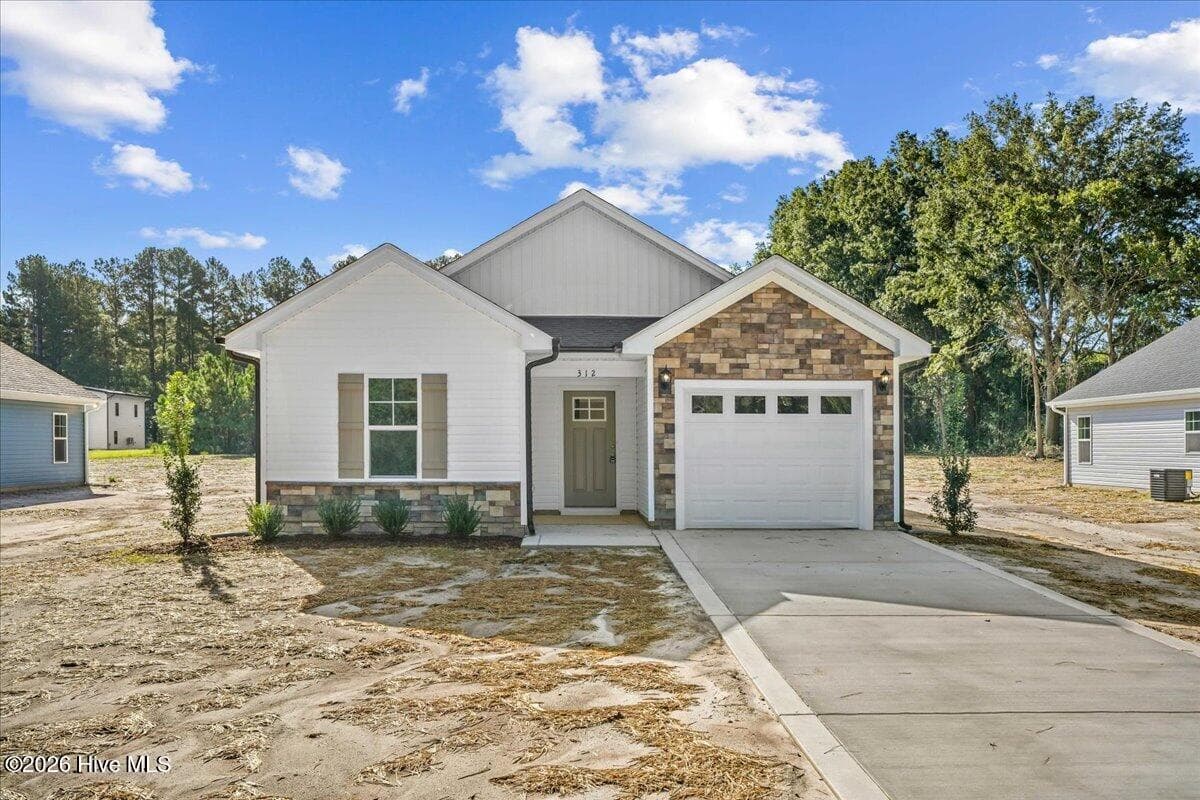 Single Family Residence at 312 E Howard Street, Roseboro, NC 28382, photo 2 of 37