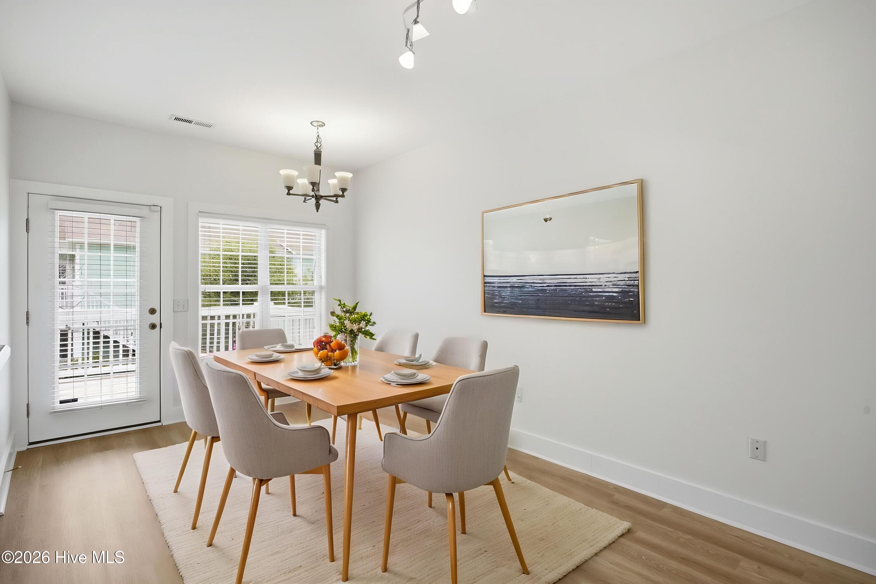 Virtually staged - 2308 Wrightsville Avenue Apt 202, Wilmington, NC 28403
