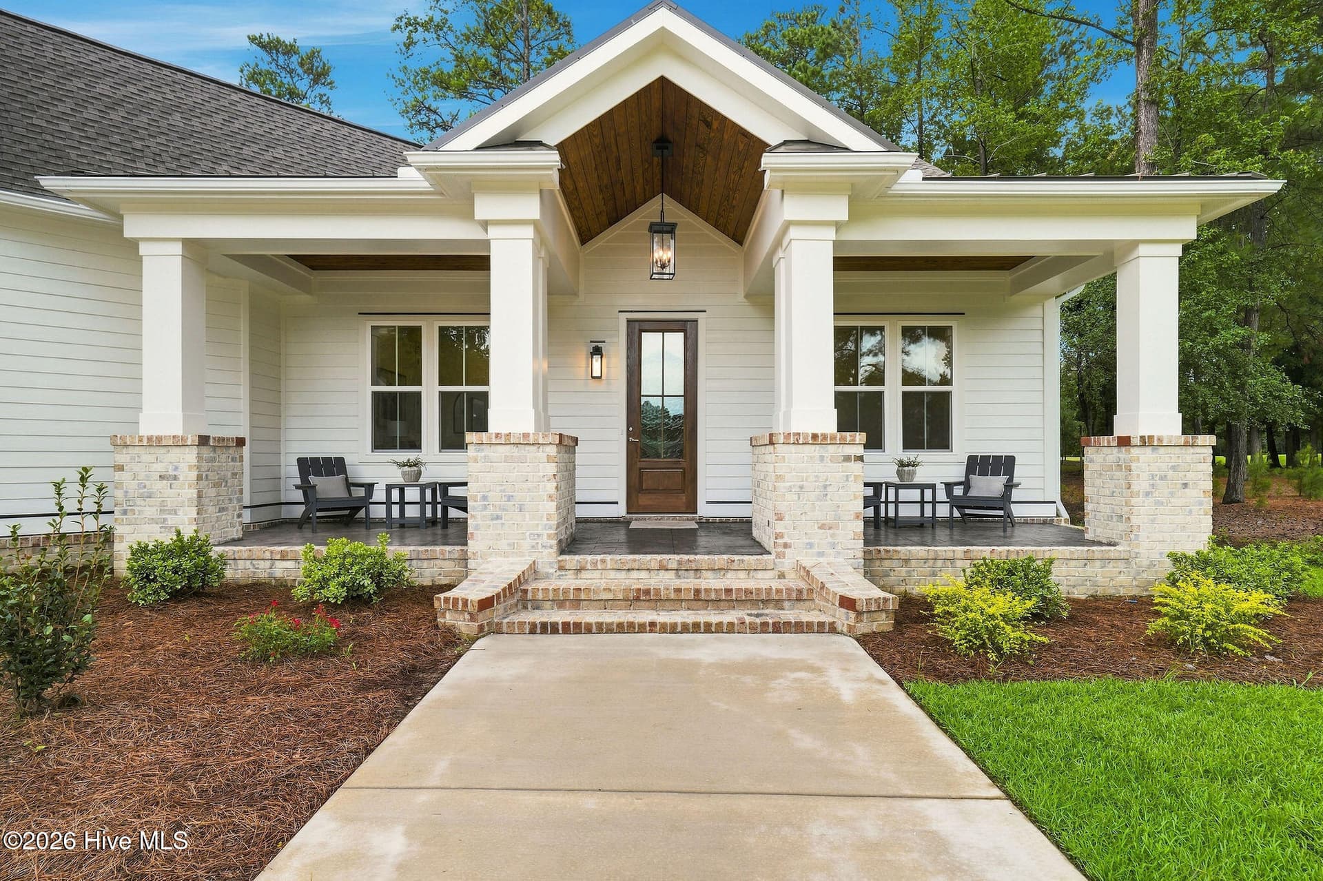 Single Family Residence at 208 E Winding Way, Wallace, NC 28466, photo 4 of 94