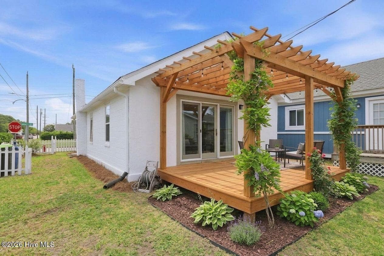 Endless possibilities to create your own backyard oasis! - 501 N 11th Street, Morehead City, NC 28557