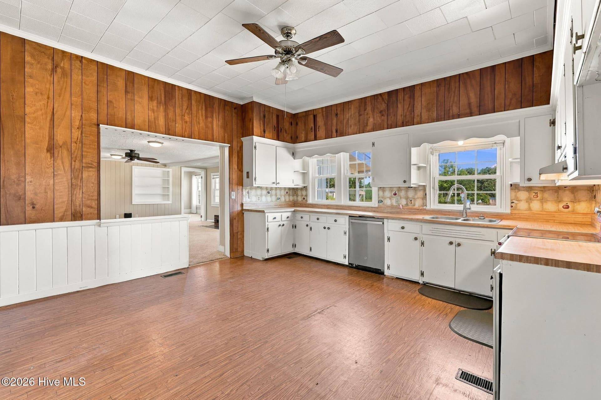 Single Family Residence at 727 Share Cake Road, Clinton, NC 28328, photo 6 of 29