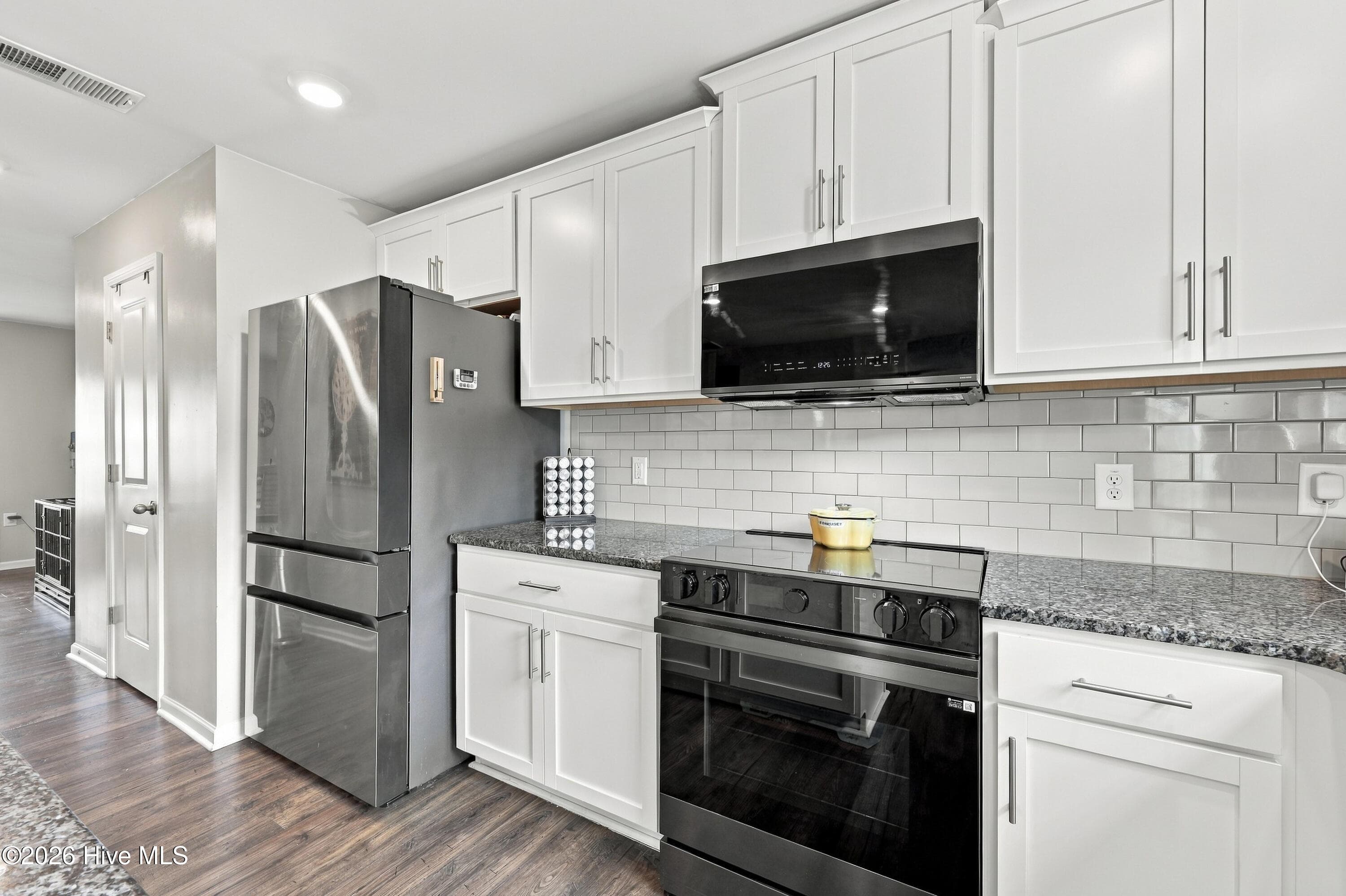 Single Family Residence at 414 Frida Road, New Bern, NC 28560, photo 13 of 54