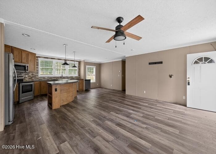 Manufactured Home at 2184 Creekwood Court SW, Supply, NC 28462, photo 31 of 50