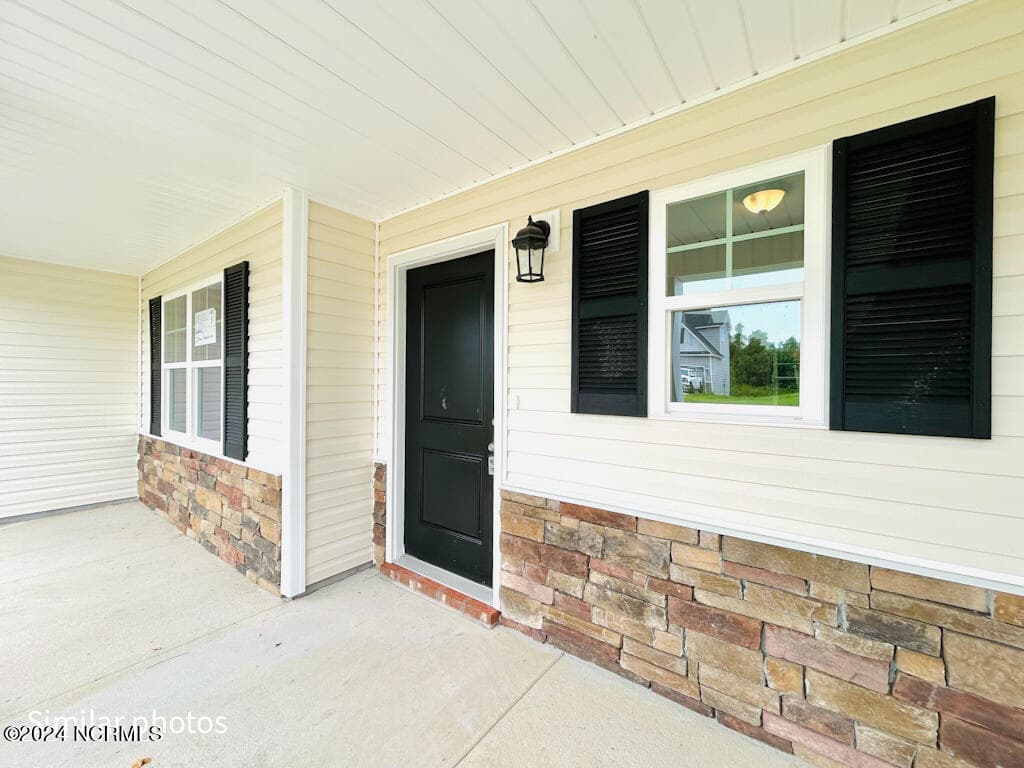 Single Family Residence at 511 Large Oak Drive, Hubert, NC 28539, photo 7 of 55