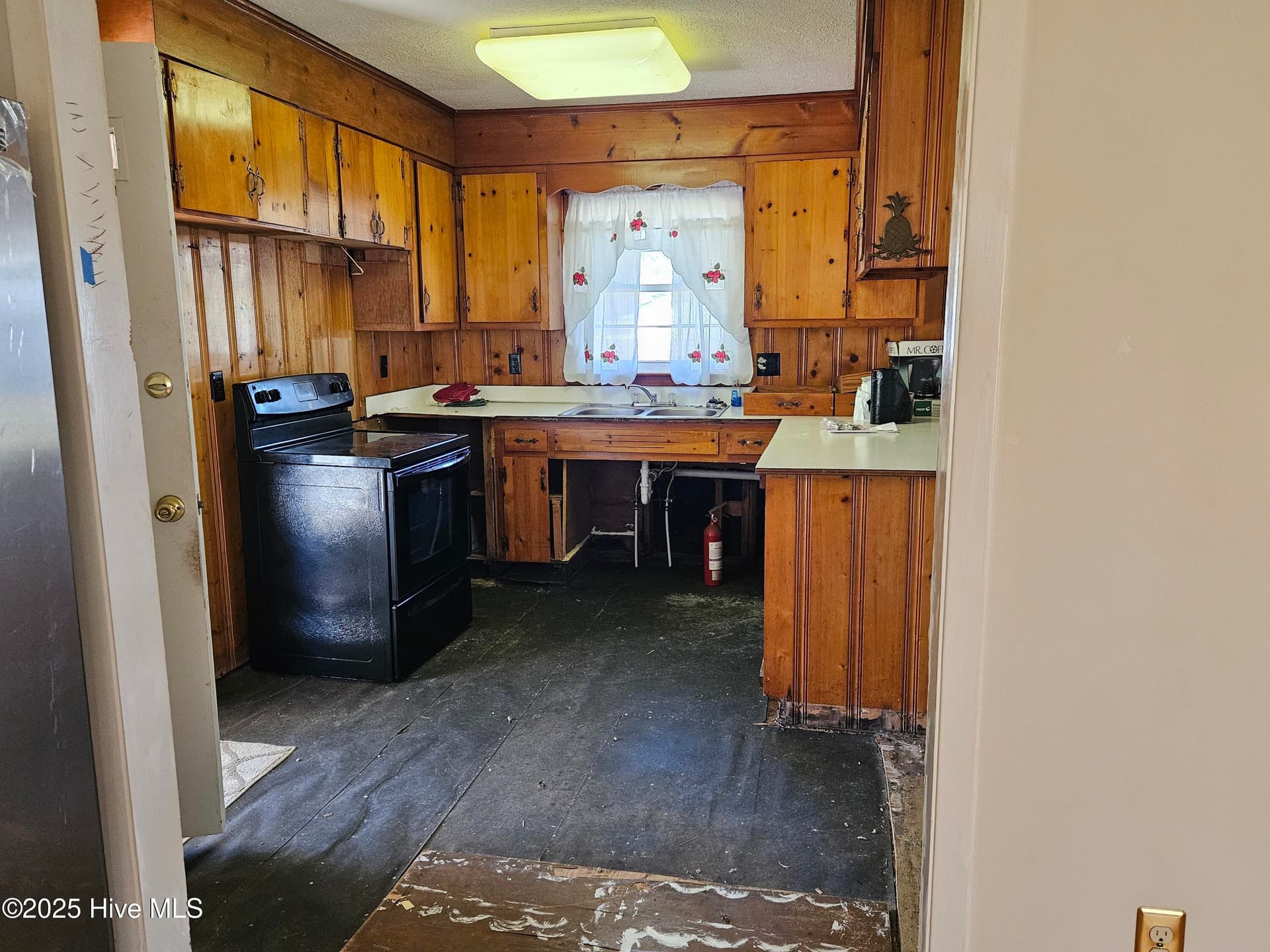 Single Family Residence at 124 Kimberly Drive, Clinton, NC 28328, photo 15 of 16
