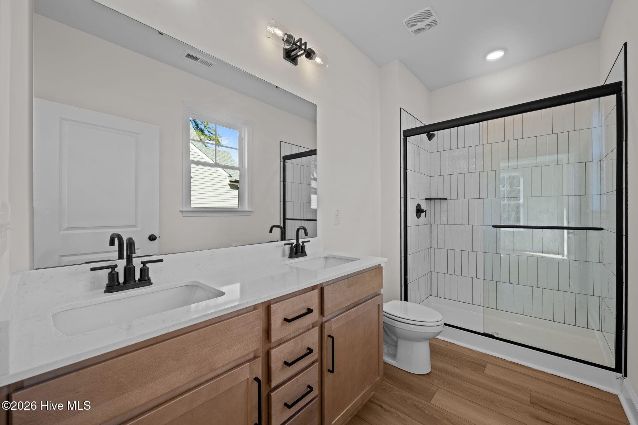 En-suite includes walk in shower - 1216 Petite Terre Court, New Bern, NC 28560
