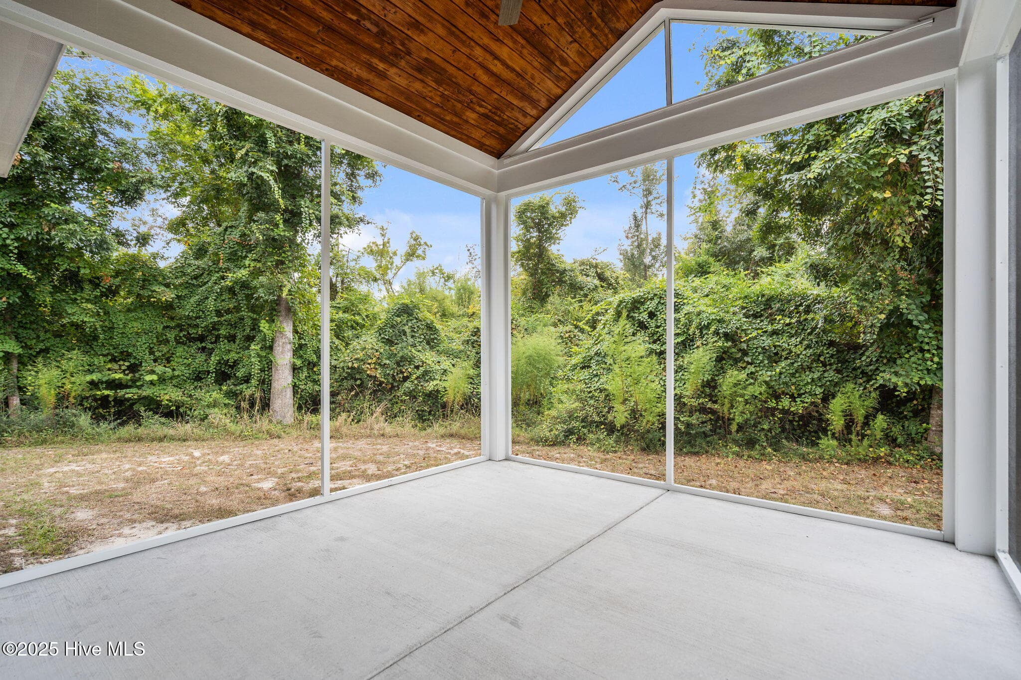 Single Family Residence at 314 E Rolling Meadows Road, Hampstead, NC 28443, photo 10 of 11