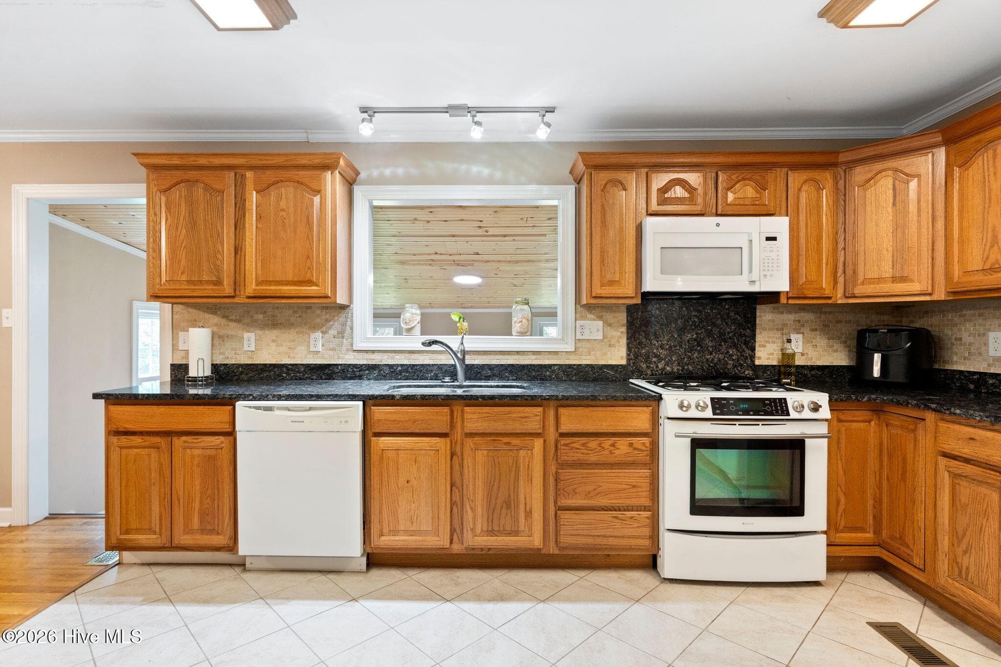 Single Family Residence at 3104 Northwoods Drive, Jacksonville, NC 28540, photo 15 of 36