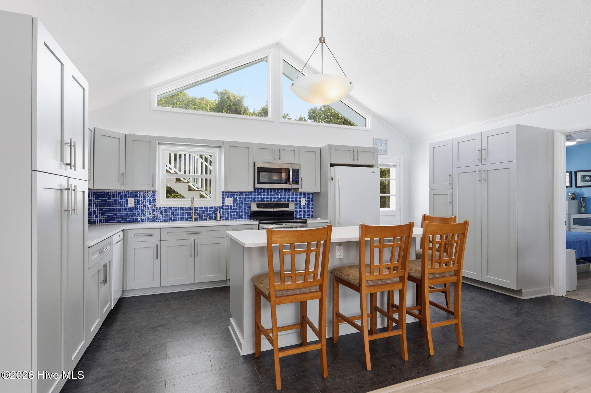 Island Kitchen w/Bar - 1607 Emerald Drive, Emerald Isle, NC 28594
