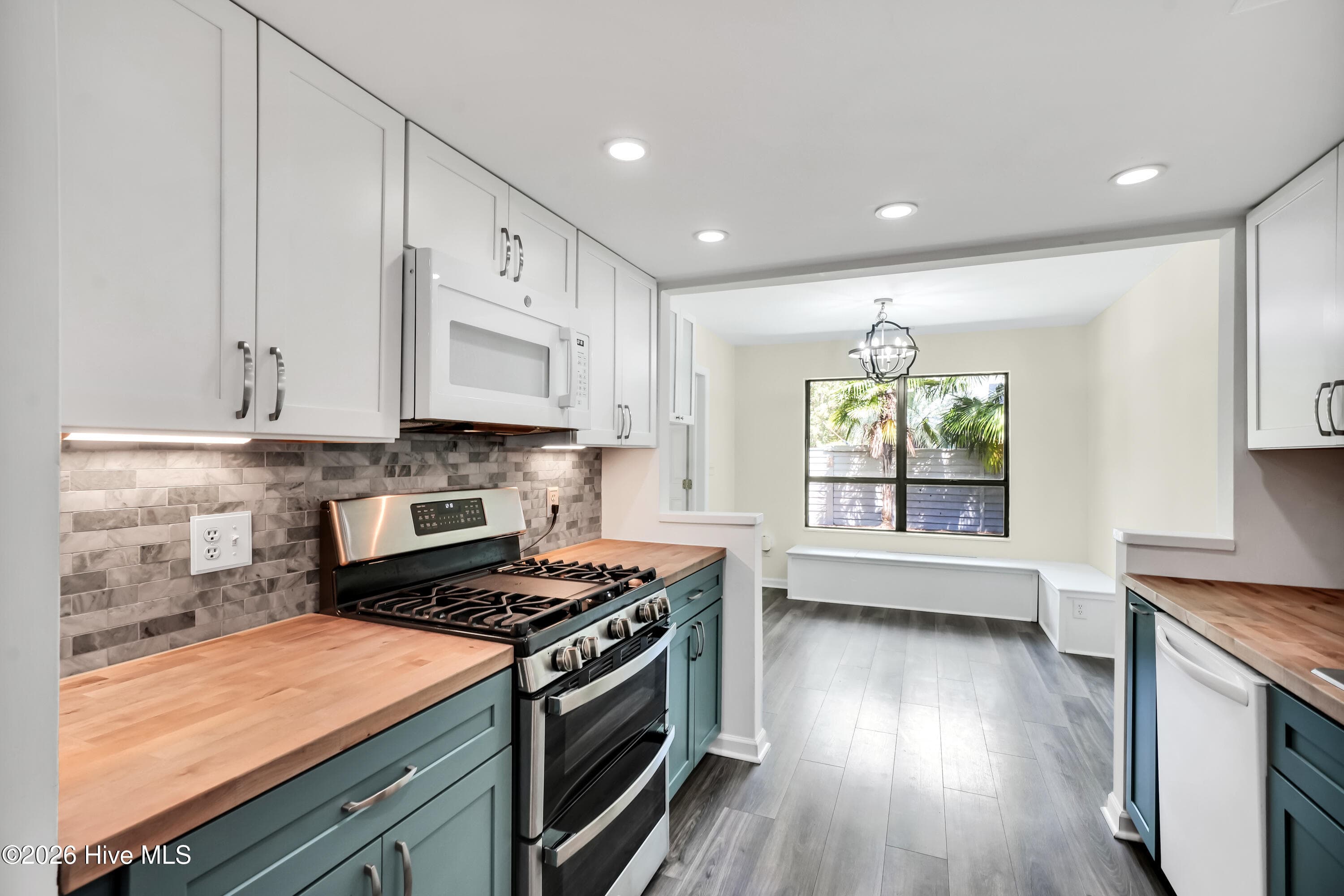 Townhouse at 1433 Villa Place E, Wilmington, NC 28409, photo 16 of 53
