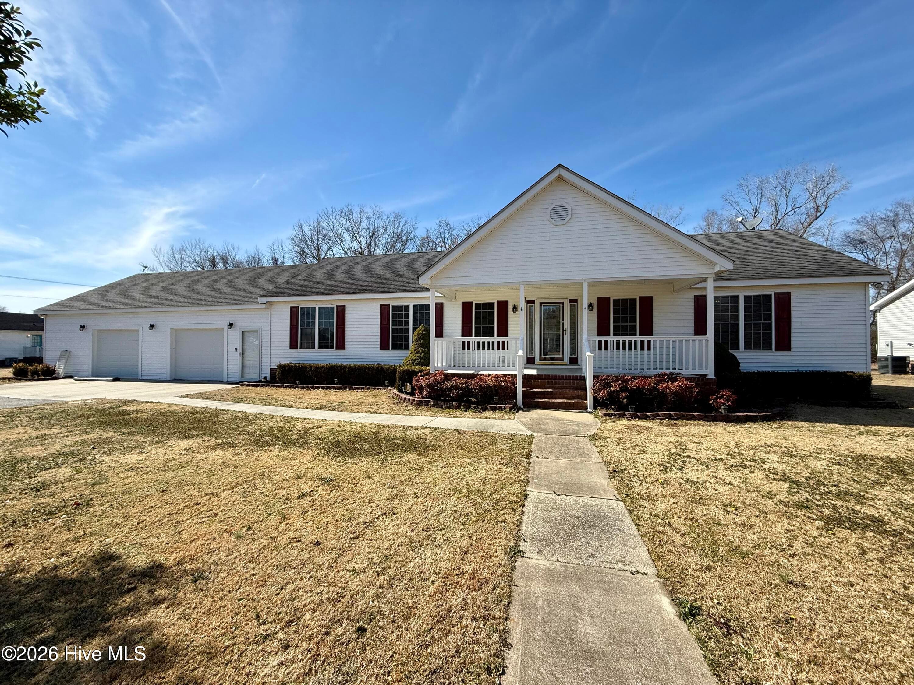 Manufactured Home at 1045 Mascot Lane, Williamston, NC 27892, Williamston, photo 4 of 64