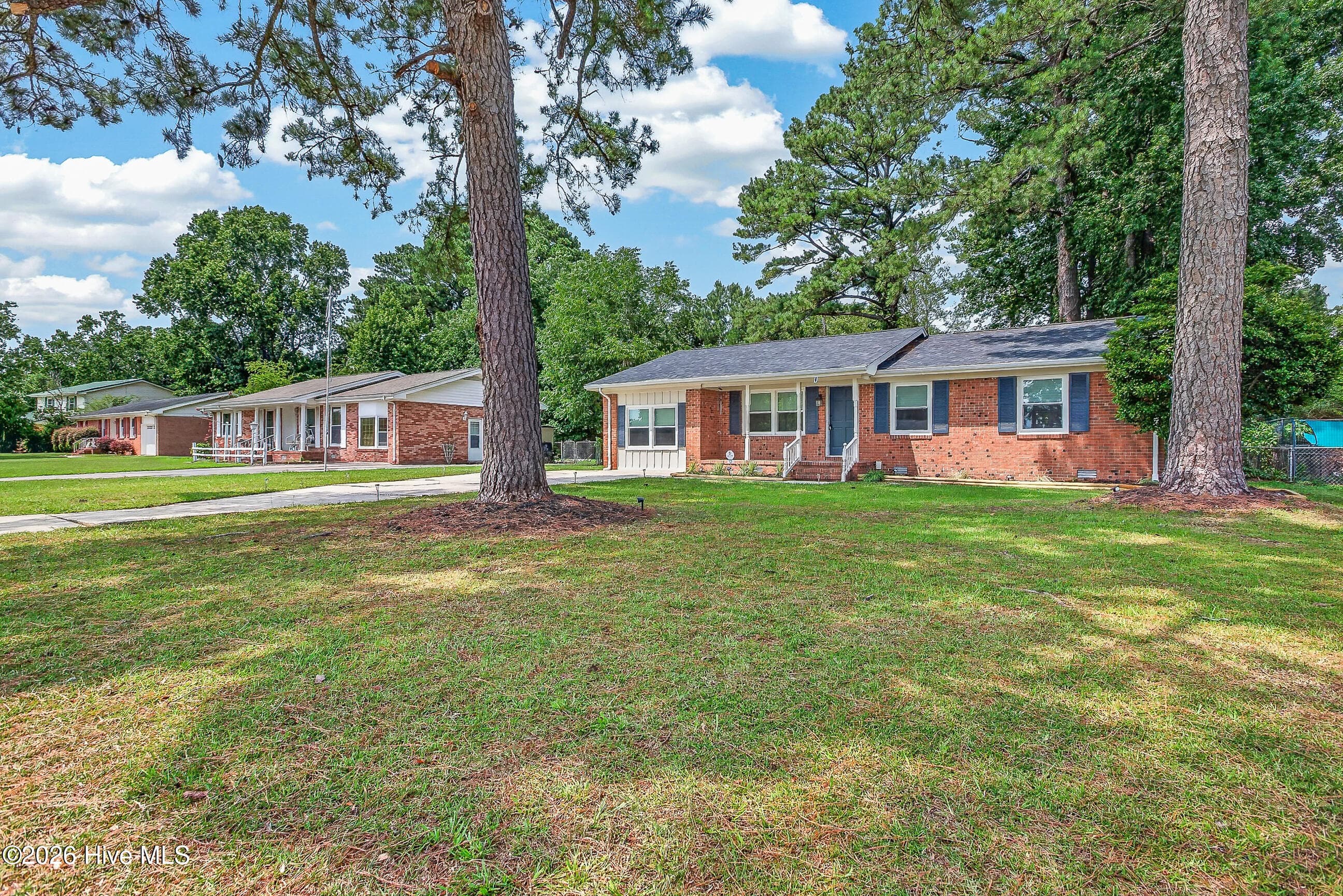 Single Family Residence at 125 Linda Loop, Jacksonville, NC 28546, photo 2 of 34