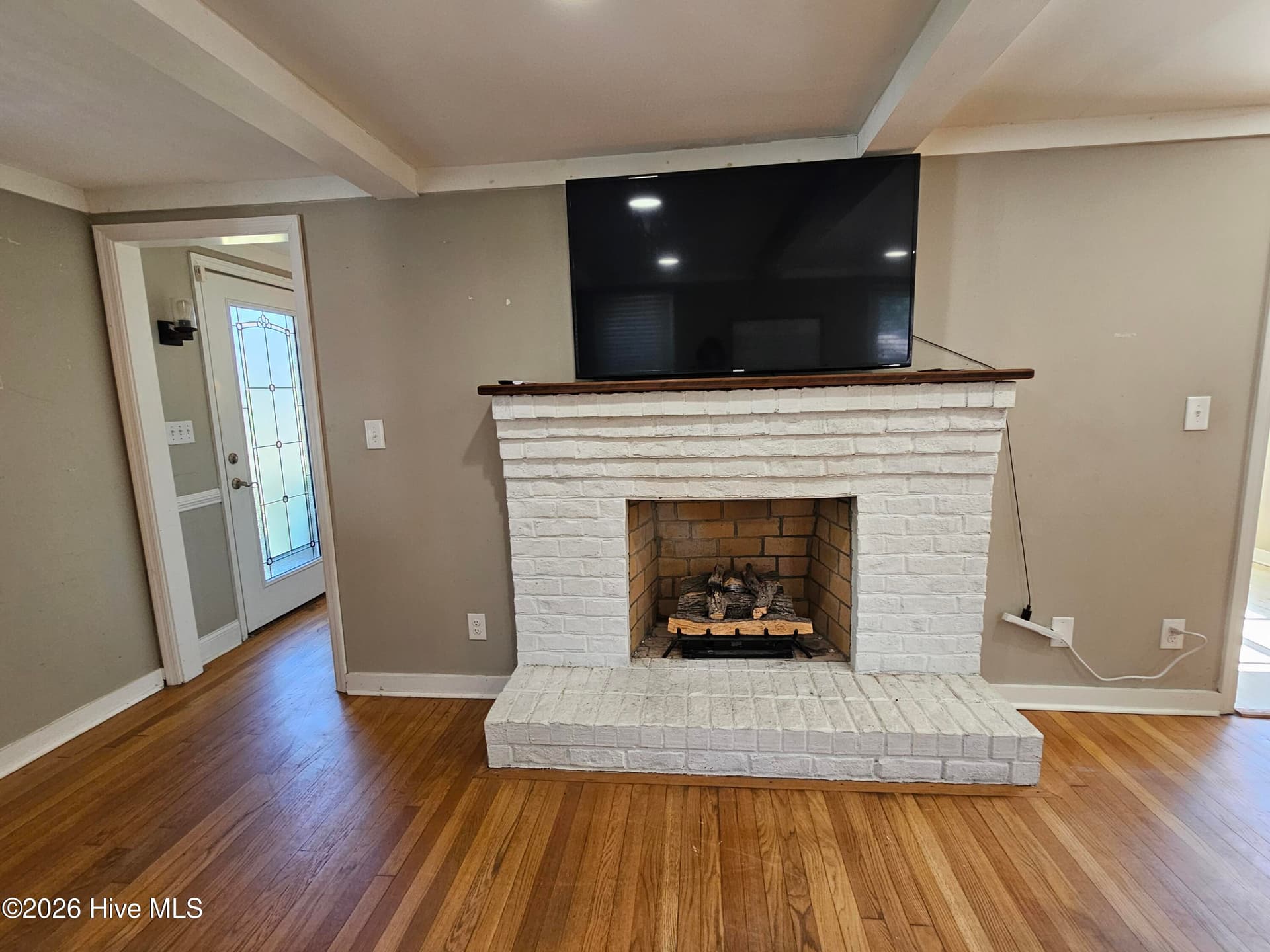 Single Family Residence at 206 Woodland Drive, Clinton, NC 28328, photo 2 of 3
