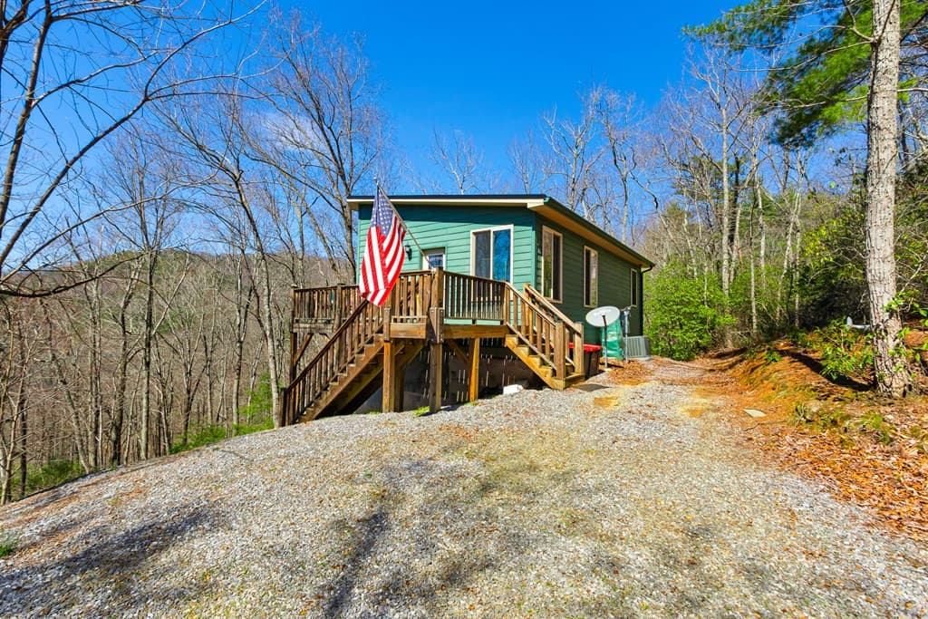 Single Family Residence at 285 Peachtree Mtn Est Road, Murphy, NC 28906, photo 5 of 82