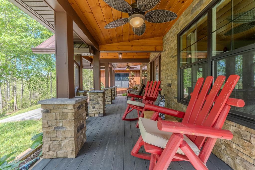 Residential at 190 Galloway Drive, Hayesville, NC 28904, photo 18 of 37