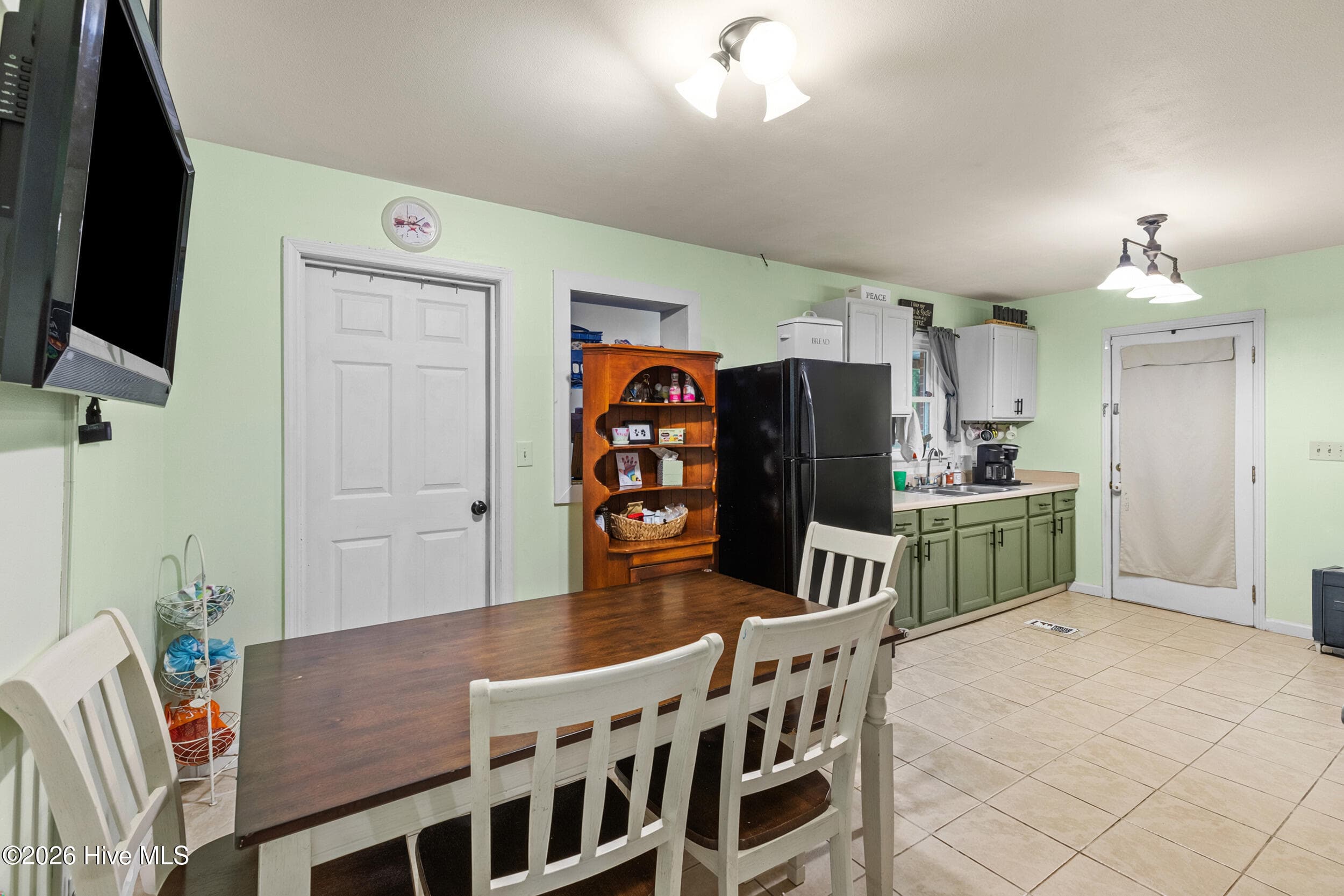 Single Family Residence at 664 S Dixie Road, Wagener, SC 29164, photo 17 of 56