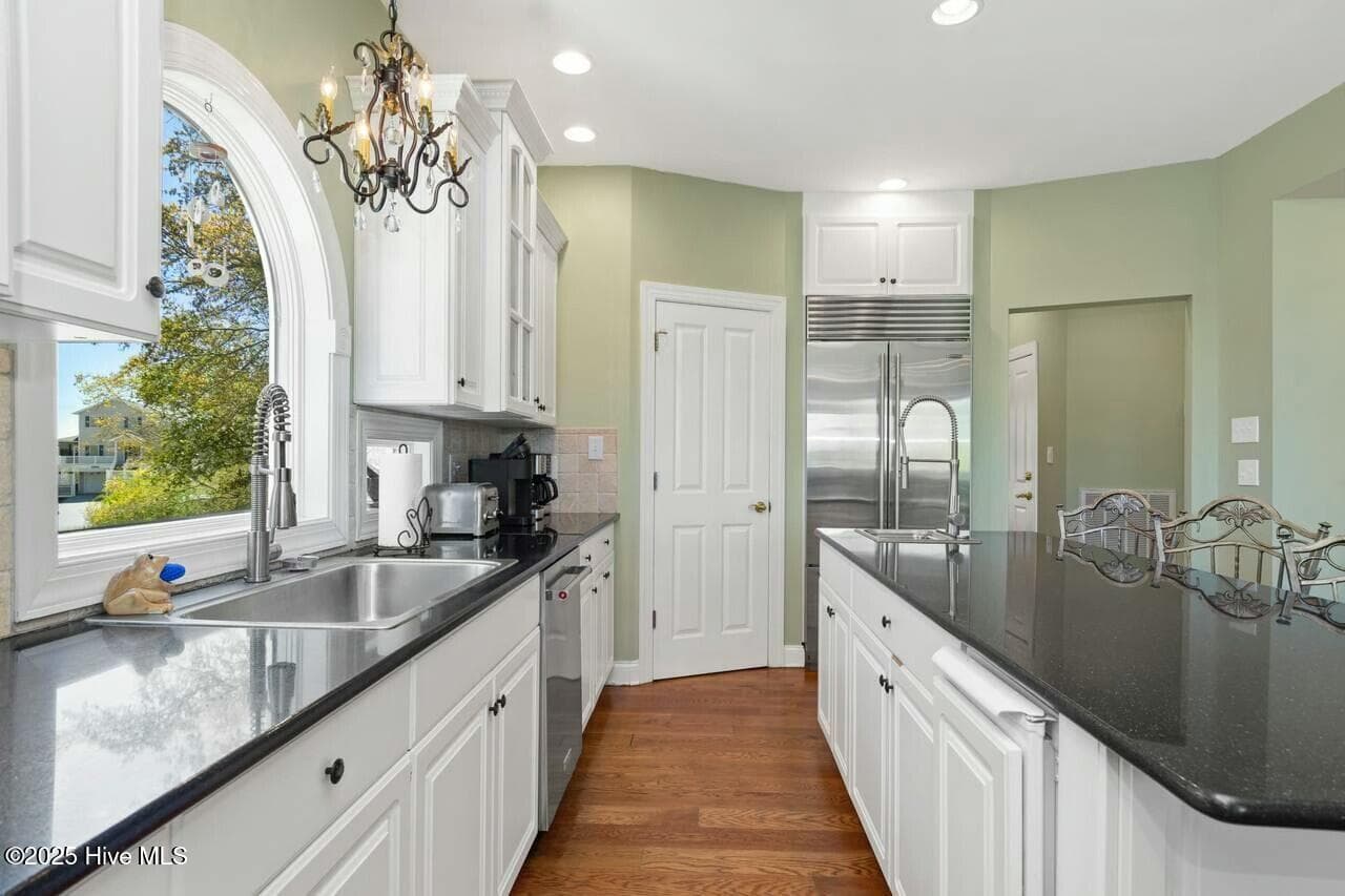 Island Kitchen - 7012 Sound Drive, Emerald Isle, NC 28594