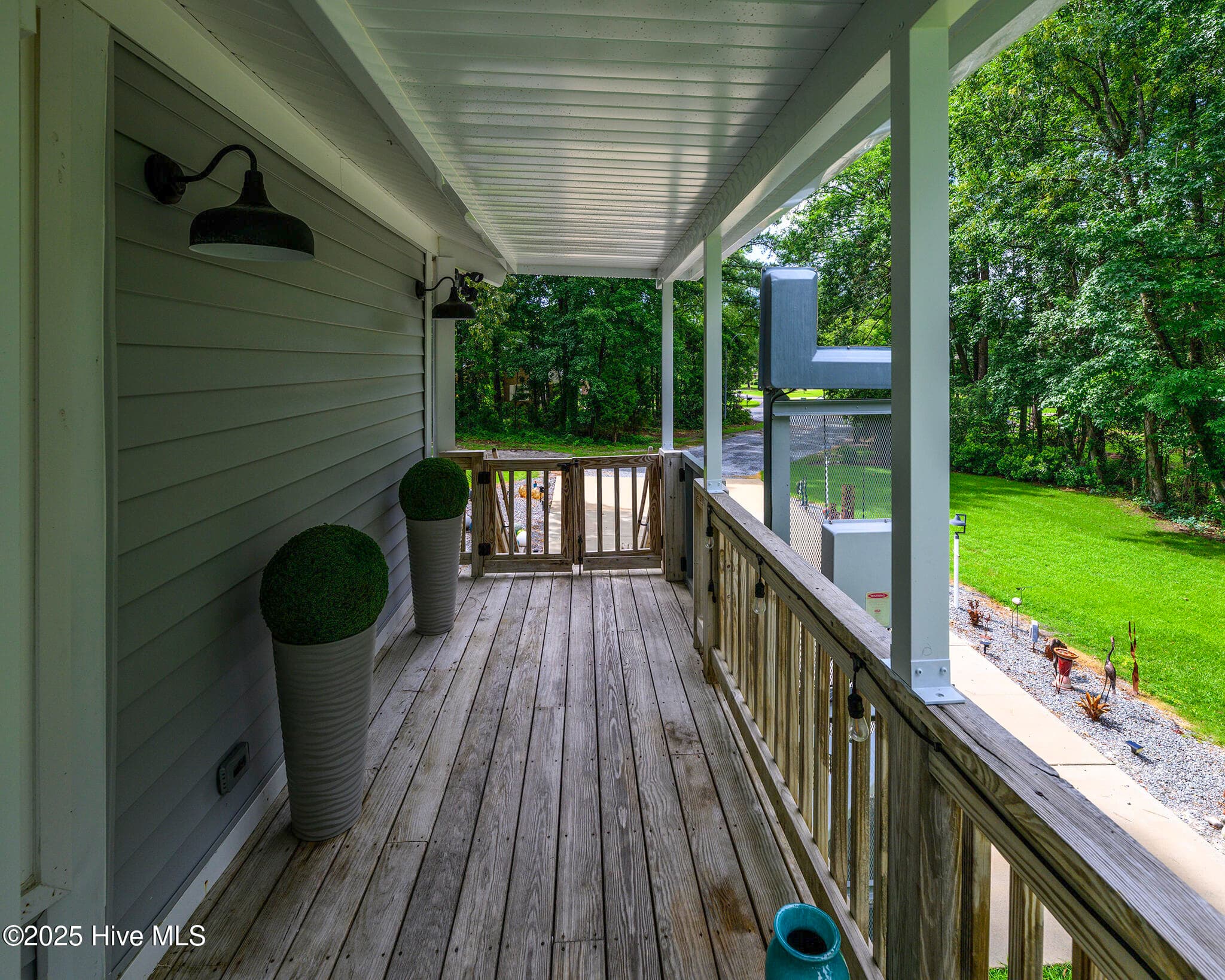 Single Family Residence at 210 Gangplank Road, New Bern, NC 28562, photo 13 of 86
