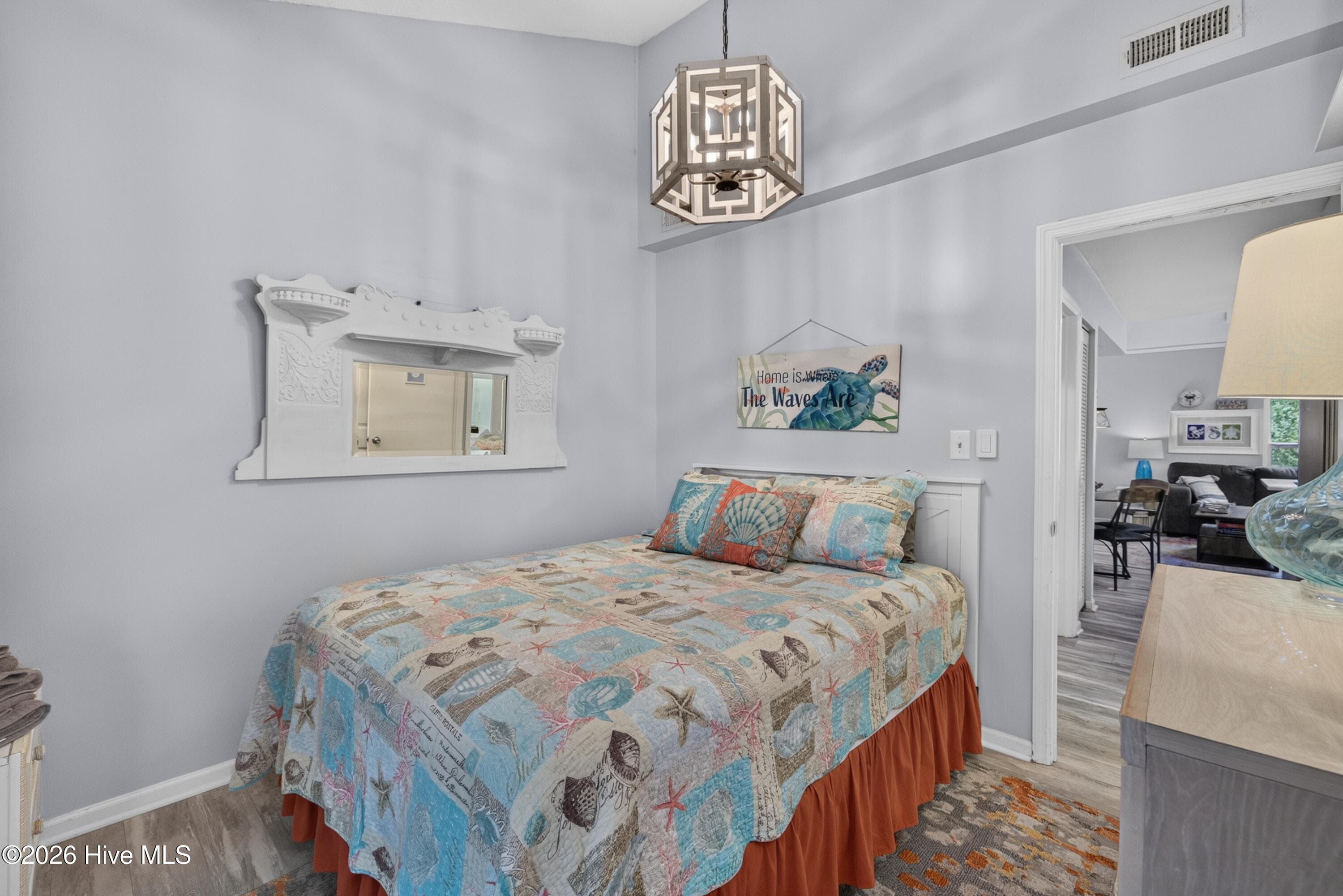 Lovely 2nd bedroom on main level - 301 Bay Circle, North Topsail Beach, NC 28460