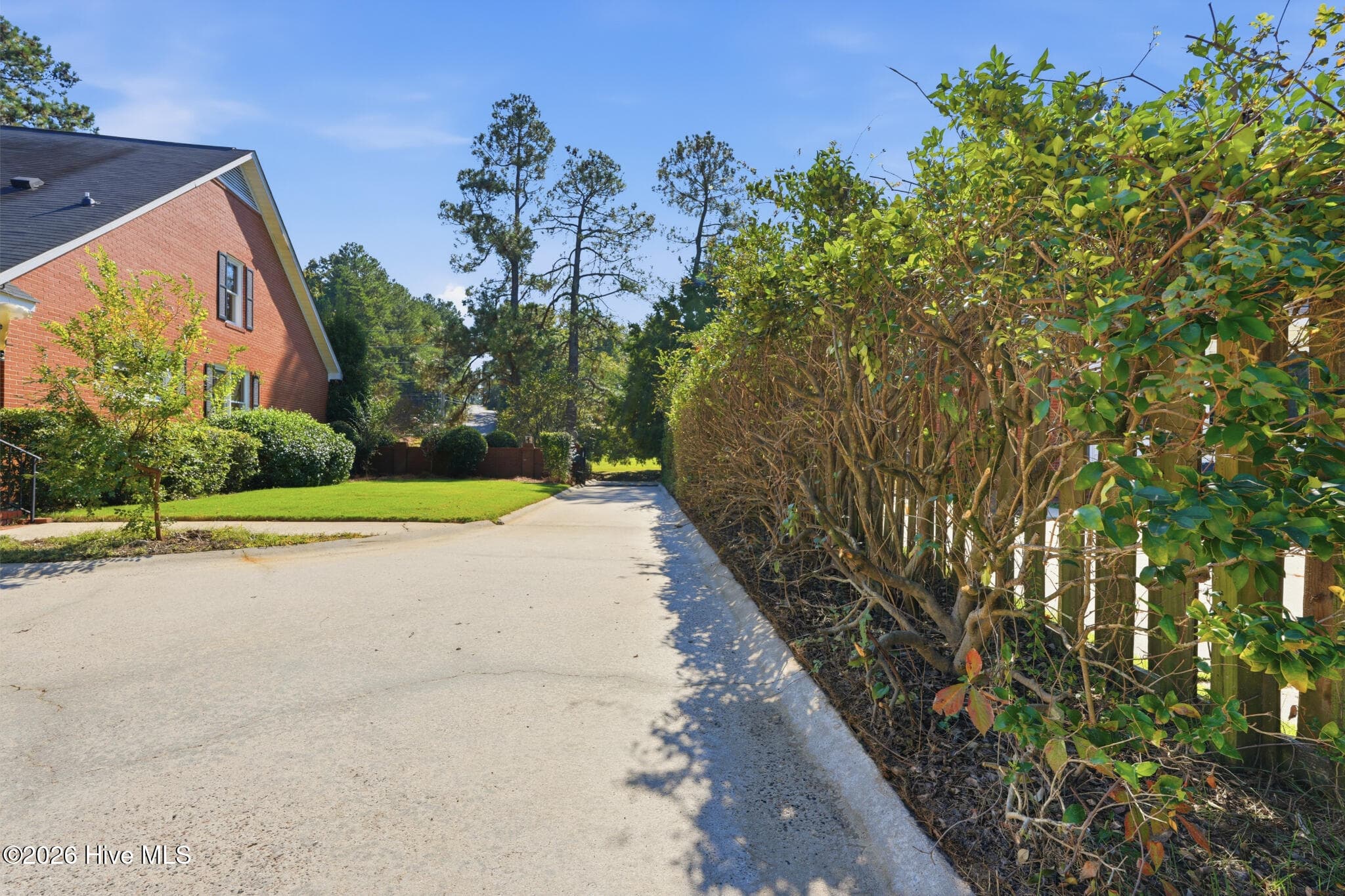 Single Family Residence at 3139 W Lake Forest Drive, Augusta, GA 30909, photo 9 of 57